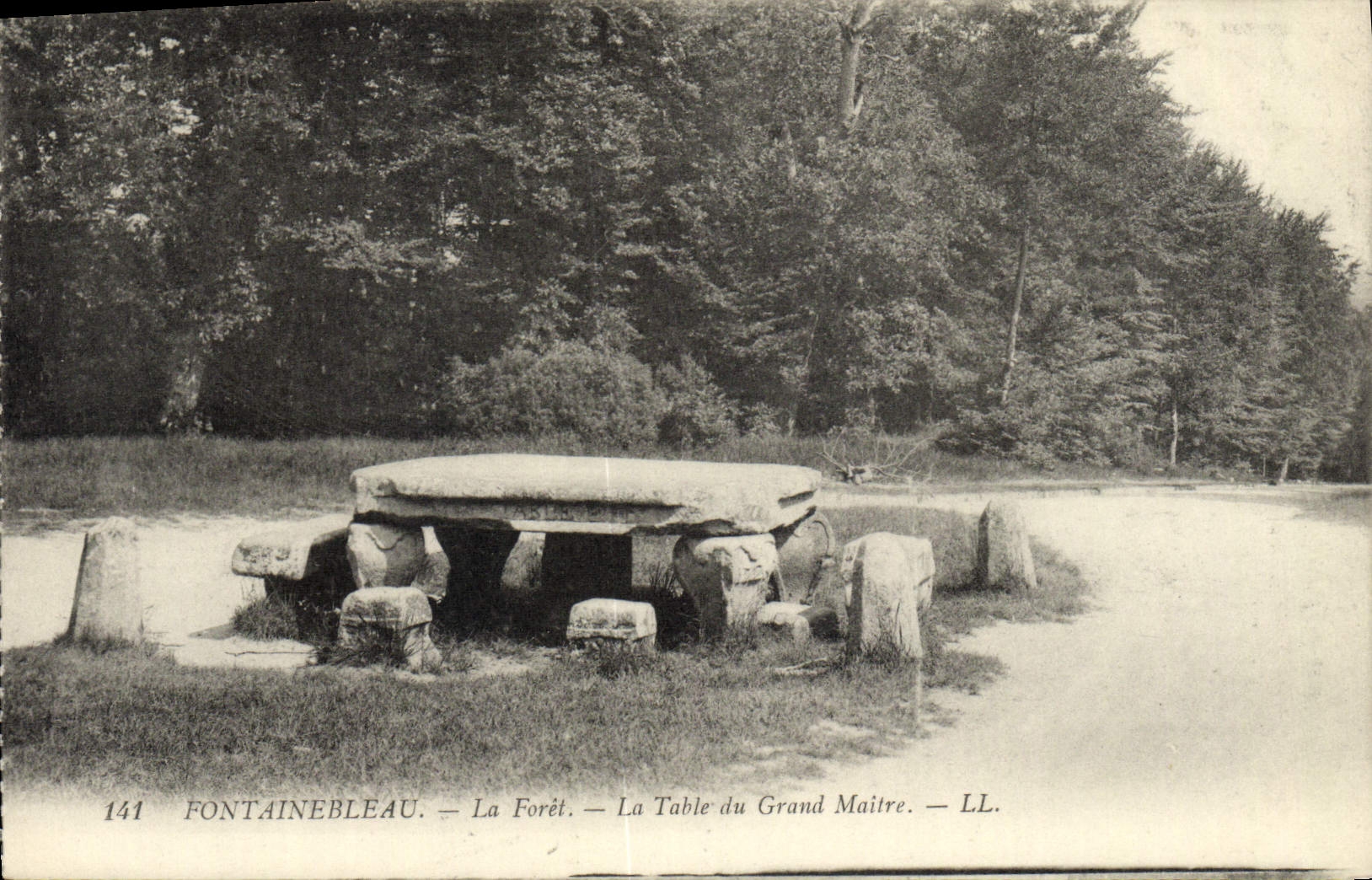 CPA Fontainebleau LaForet La Table Du Grand Maitre