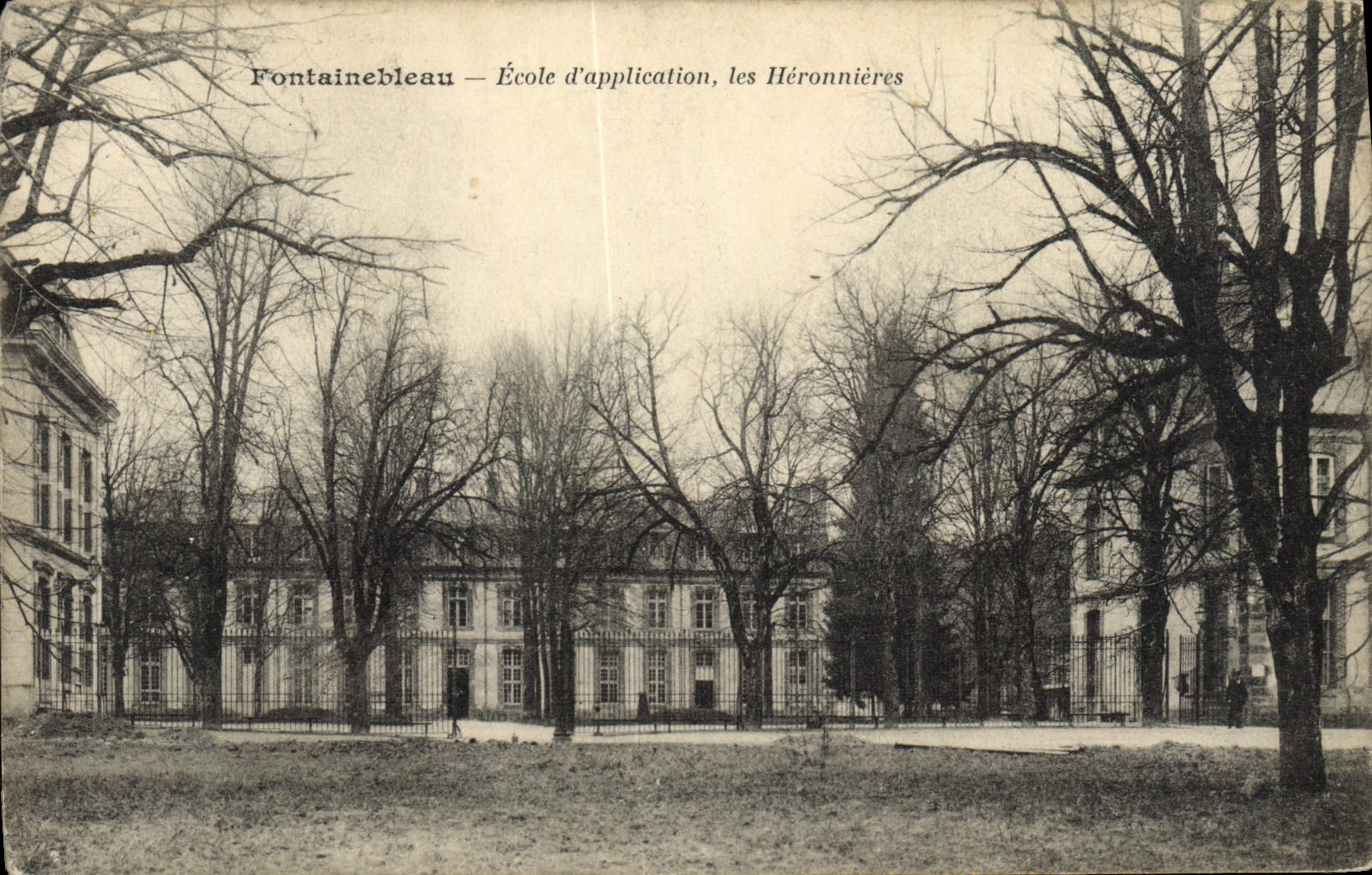 CPA Fontainebleau ecole d'Application Les Heronnieres