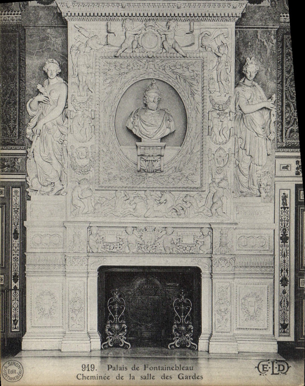 CPA Palais De Fontainebleau Cheminee de la salle des gardes