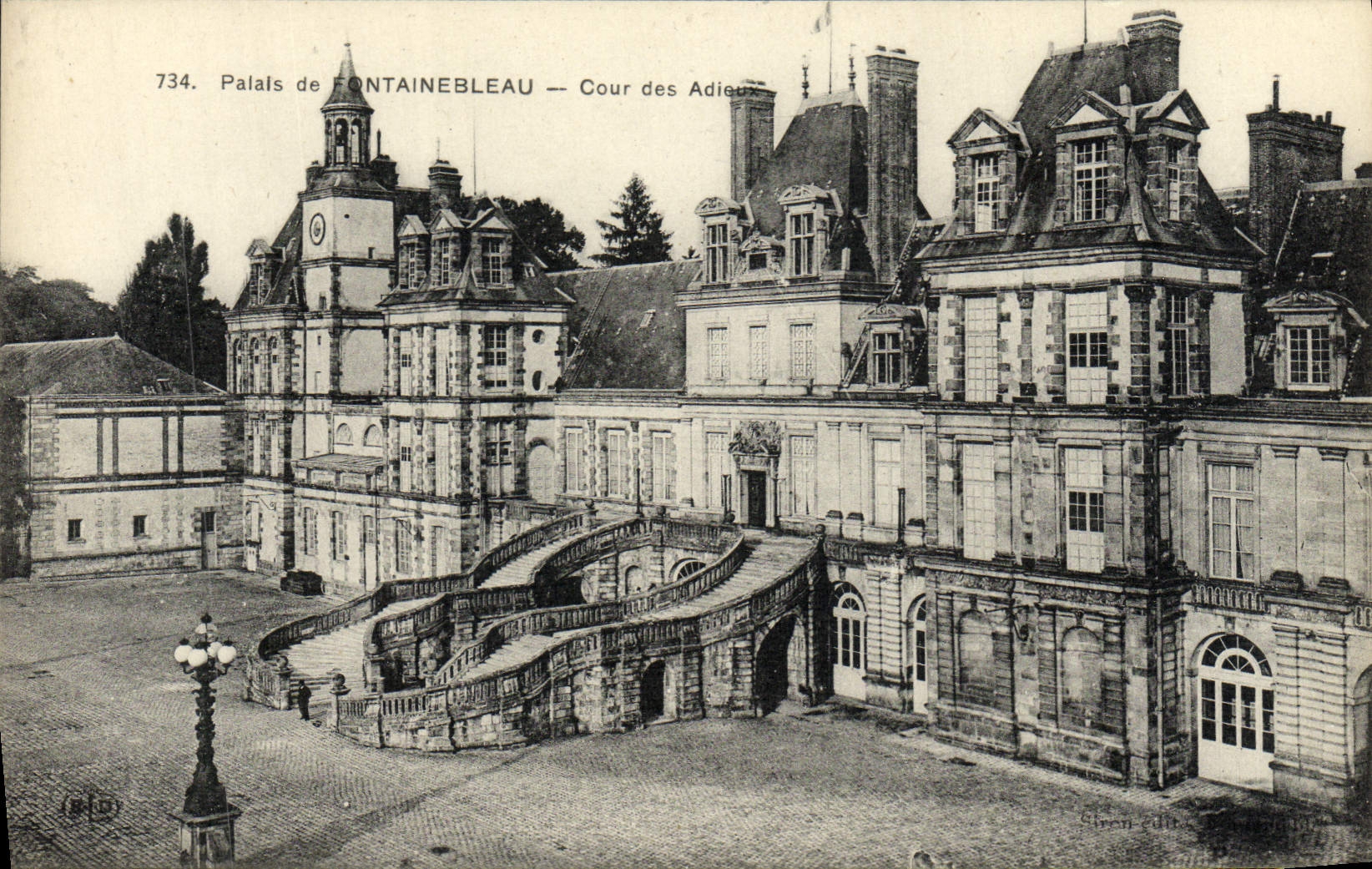 CPA Palais De Fontainebleau Cour Des Adieux