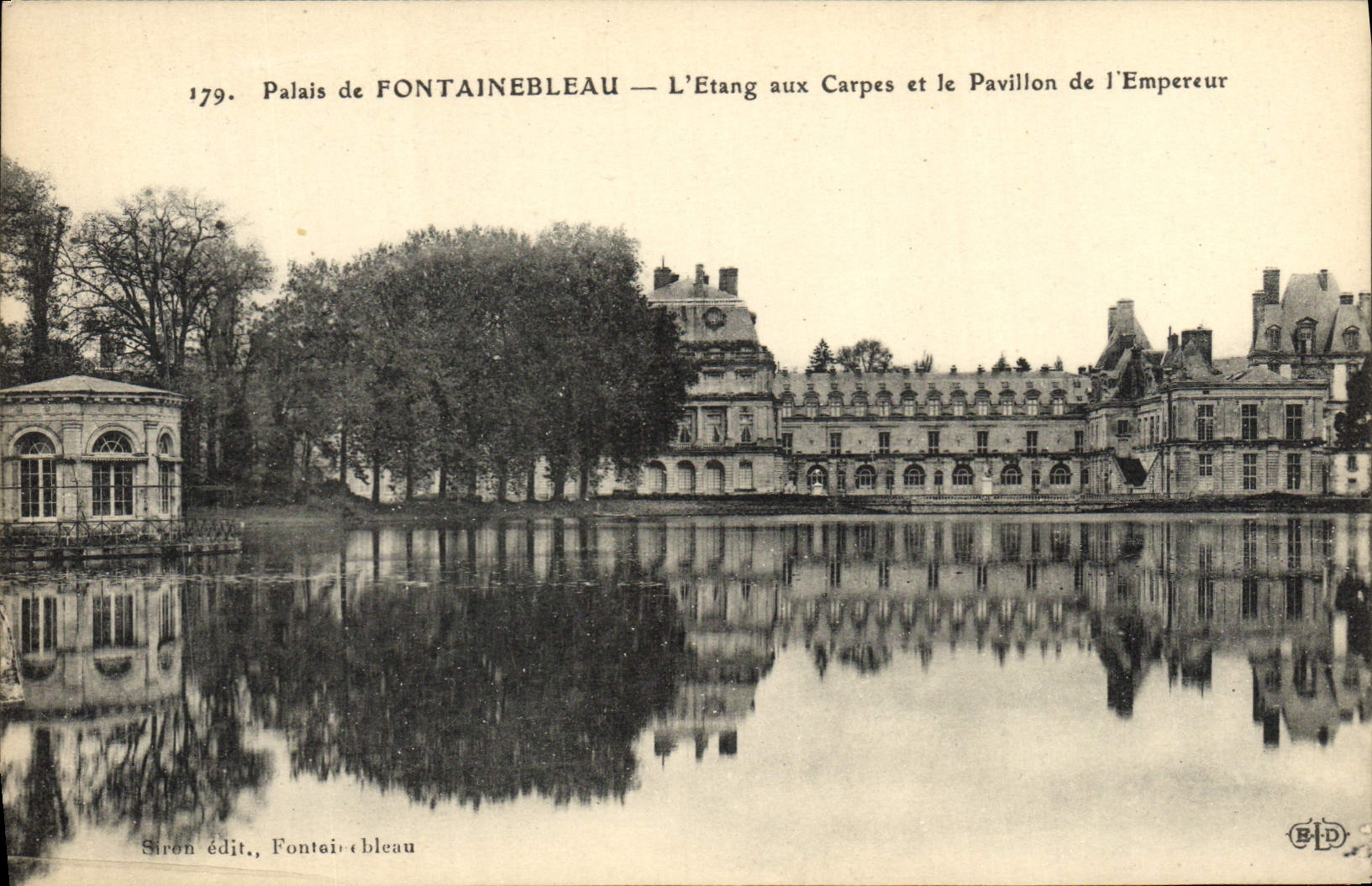 CPA Palais De Fontainebleau L'Etang Aux Carpes Et le pavillon de l'Empereur