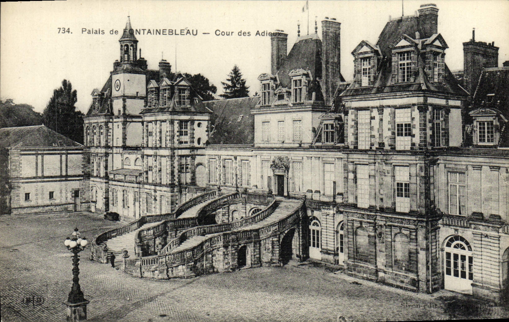 CPA Palais De Fontainebleau Cour Des Adieux