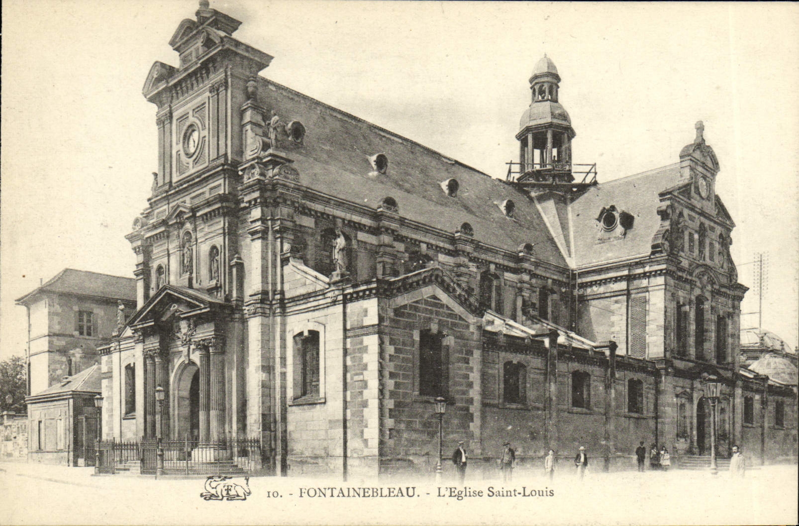 CPA Fontainebleau L'Eglise Saint Louis