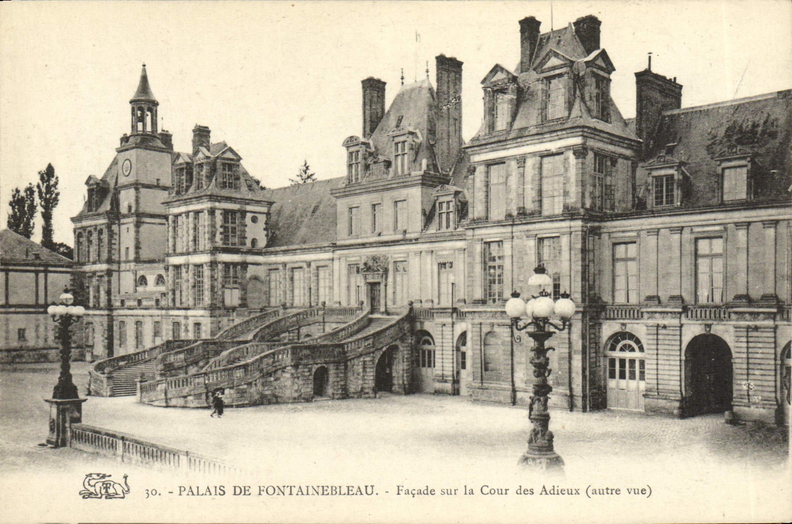 CPA Palais De Fontainebleau Facade Sur La Cour Des Adieux