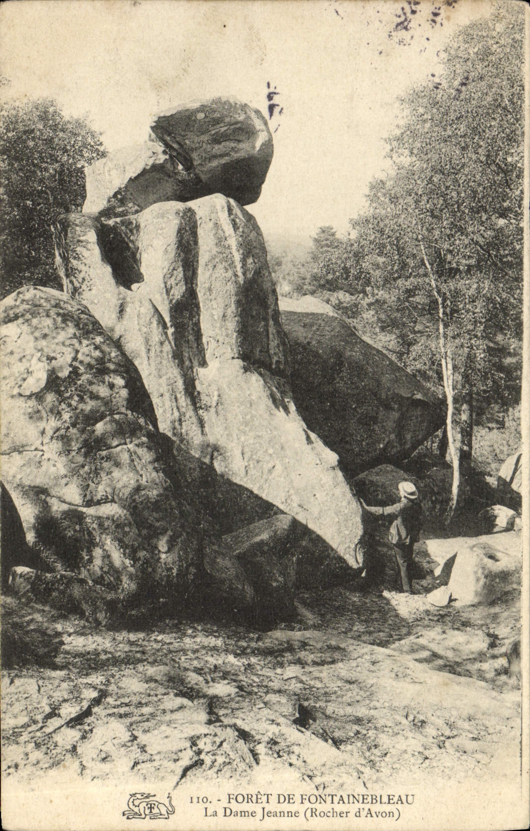 VINTAGE POSTCARD Drill De Fontainebleau the Lady Jeanne Rock of Avon