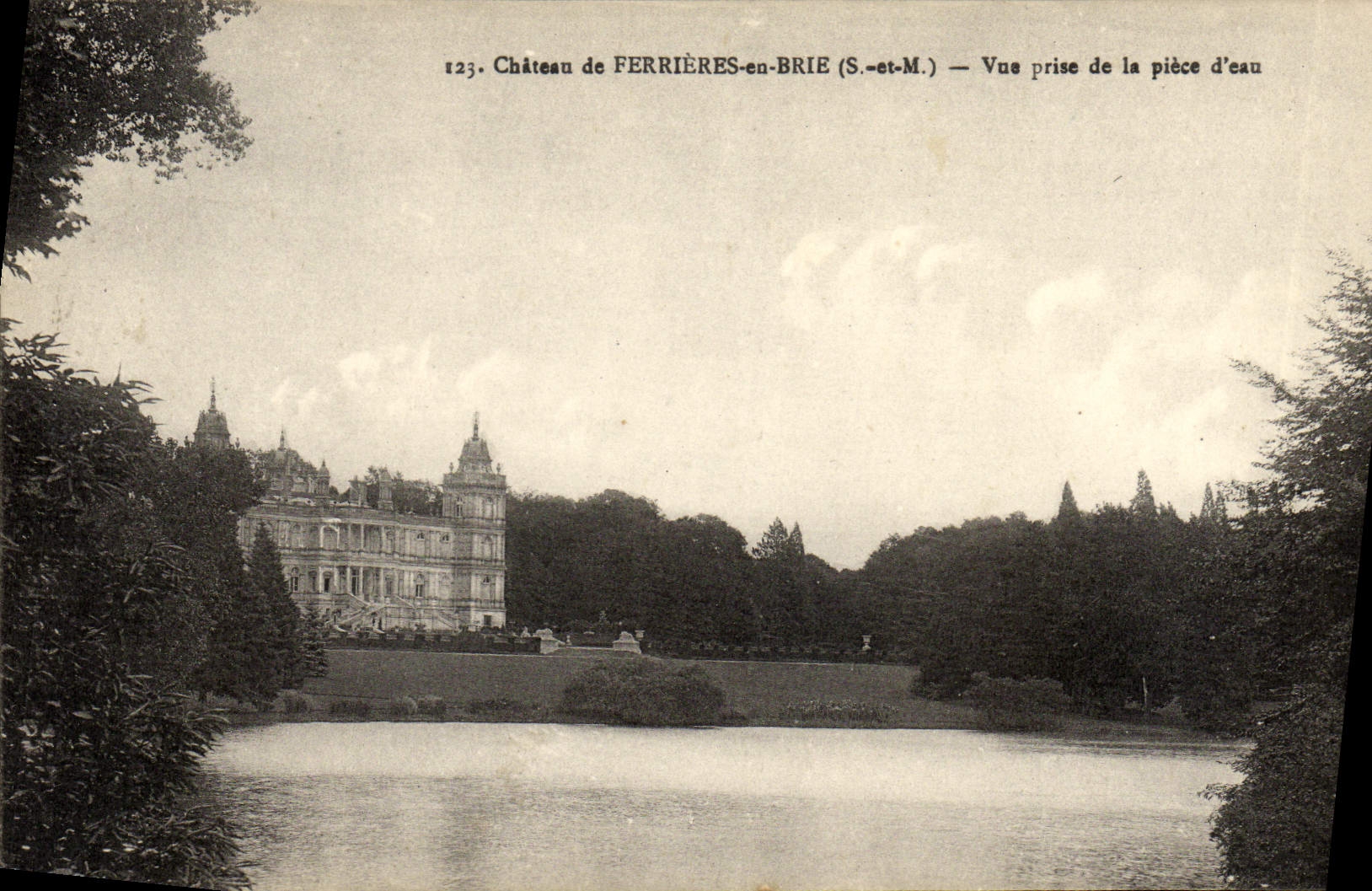 VINTAGE POSTCARD Castle Of Tool bags In Brie Seen from Of the Water Part