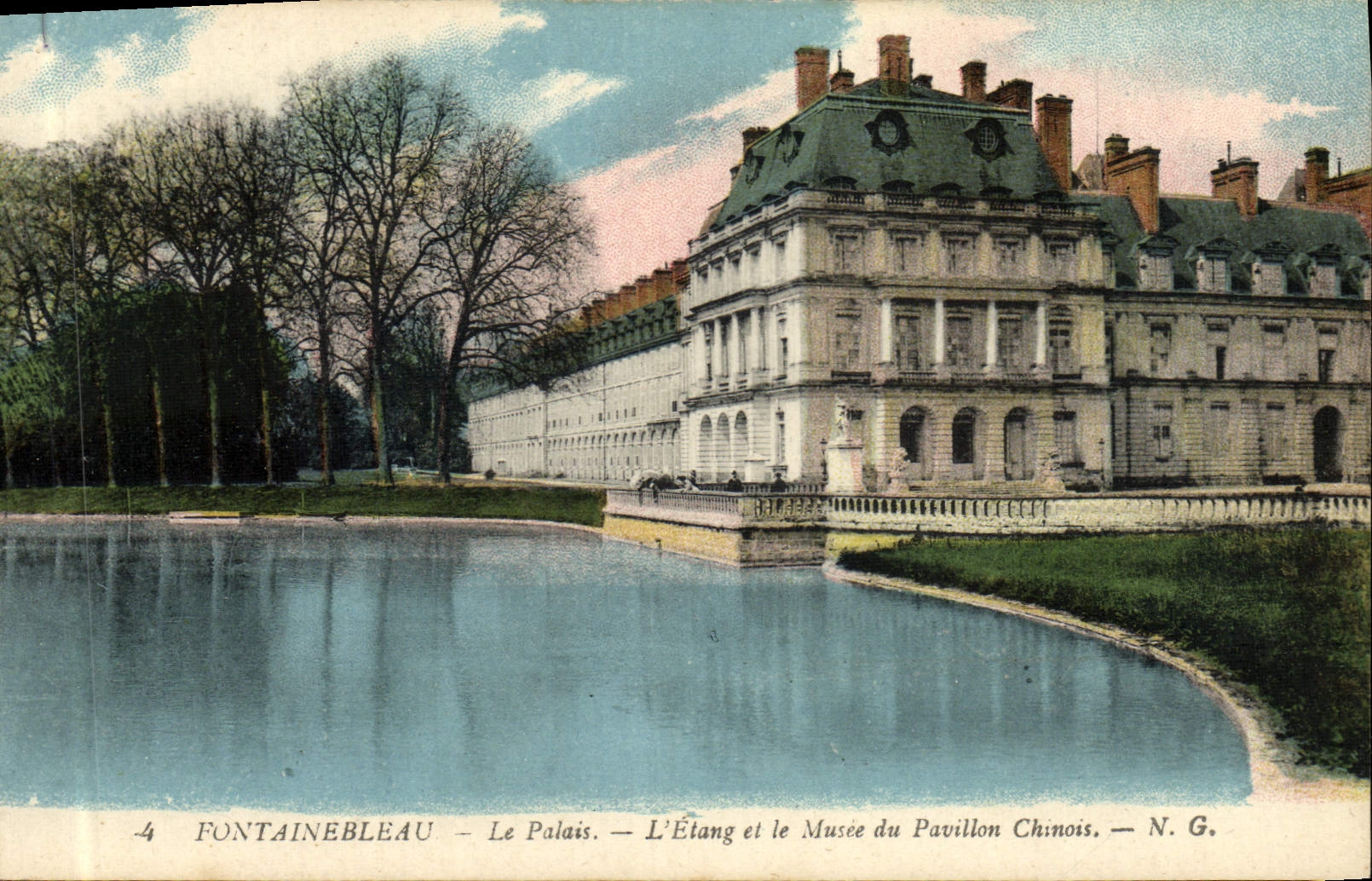 VINTAGE POSTCARD Fontainebleau the Palate And the Museum Of the Chinese House