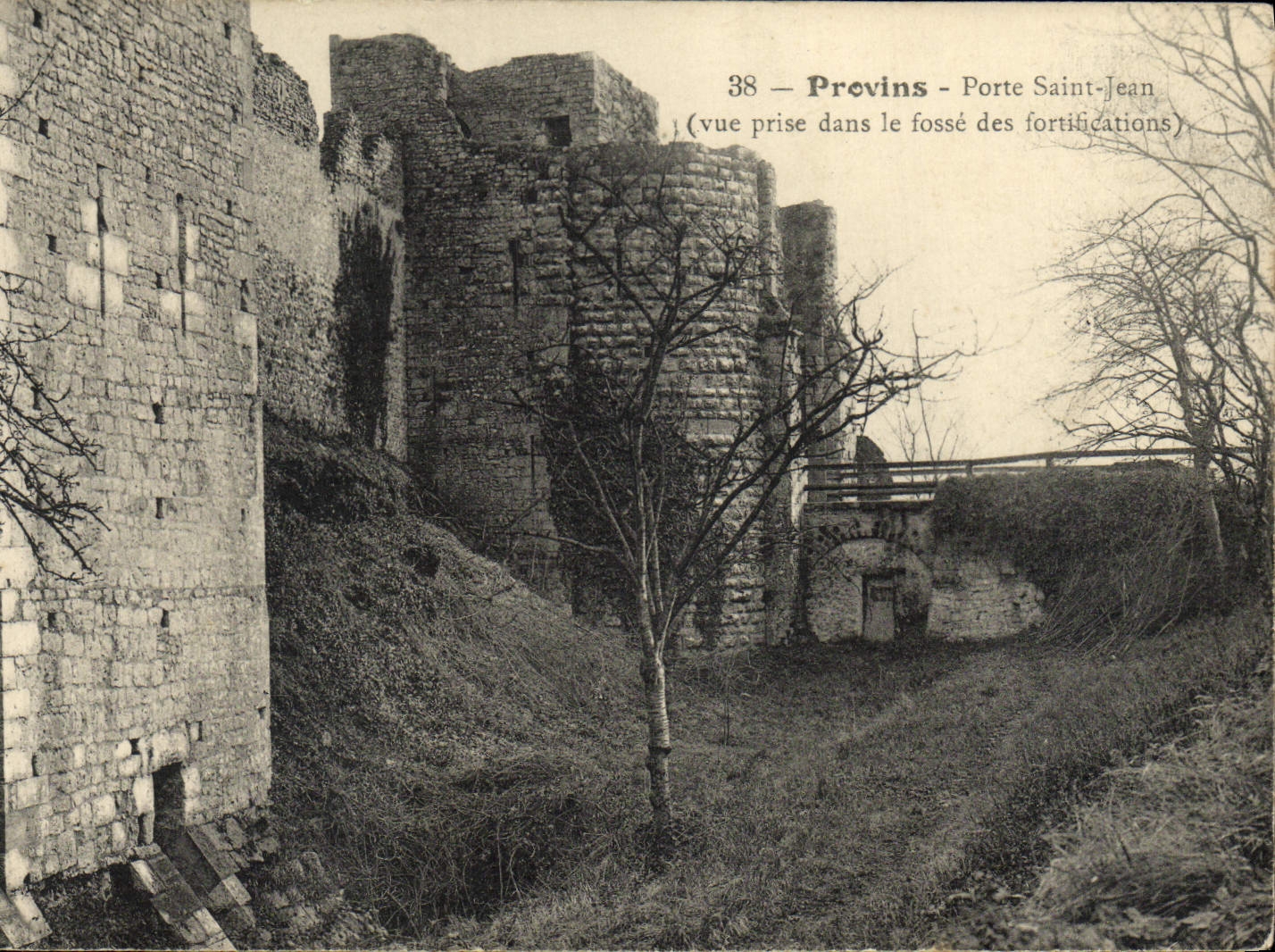 CPA Provins Porte Saint Jean Vue prise dans le fosse des fortifications
