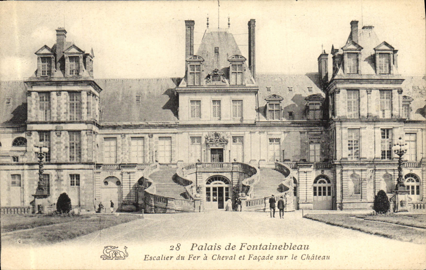 VINTAGE POSTCARD Palais De Fontainebleau Escalier Of the Horseshoe And Frontage On the Castle