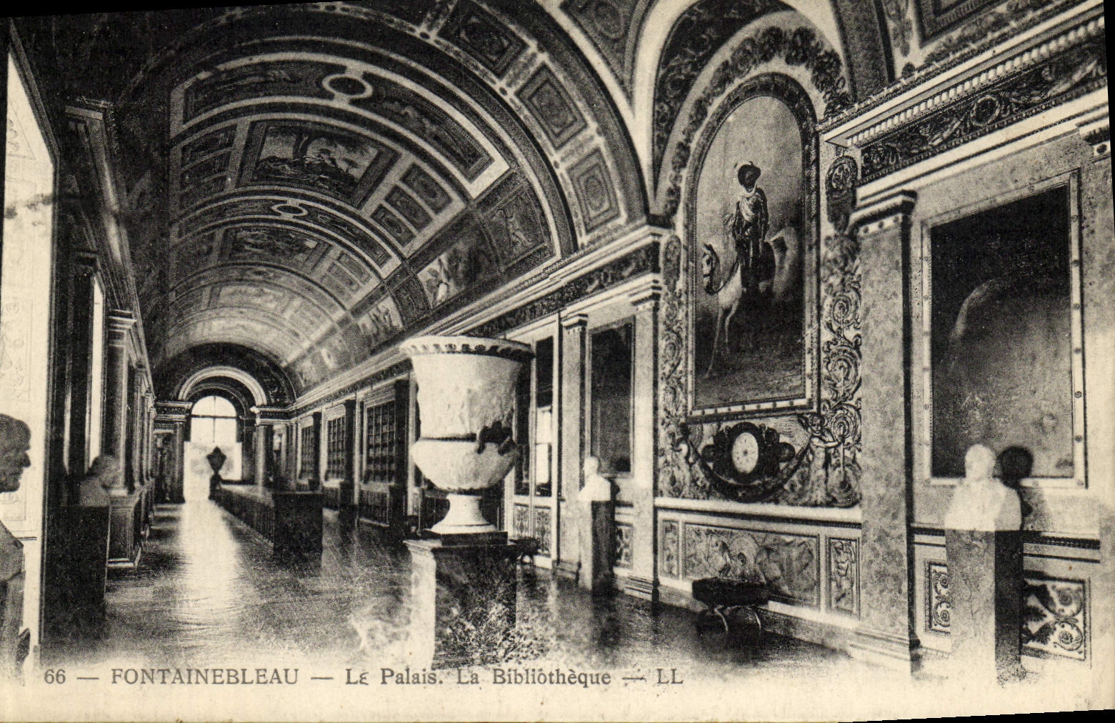 CPA Fontainebleau Le Palais La Bibliotheque