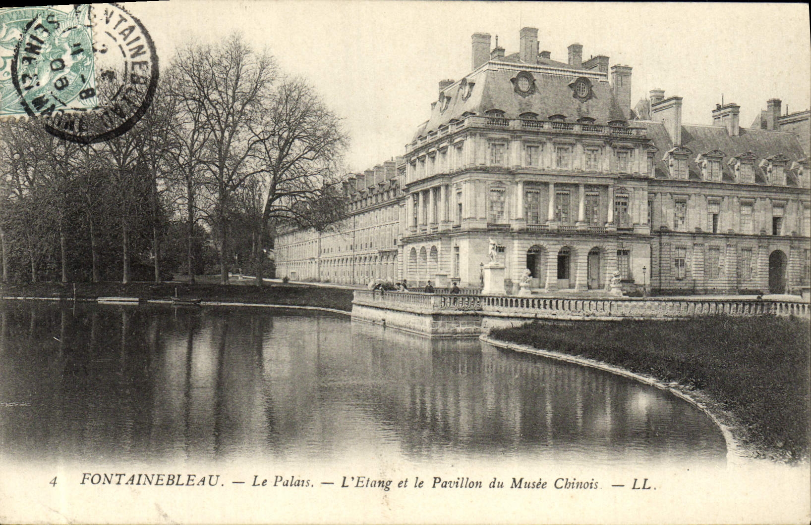 CPA Fontainebleau Le Palais L'Etang Et Le Pavillon Du Musee Chinois