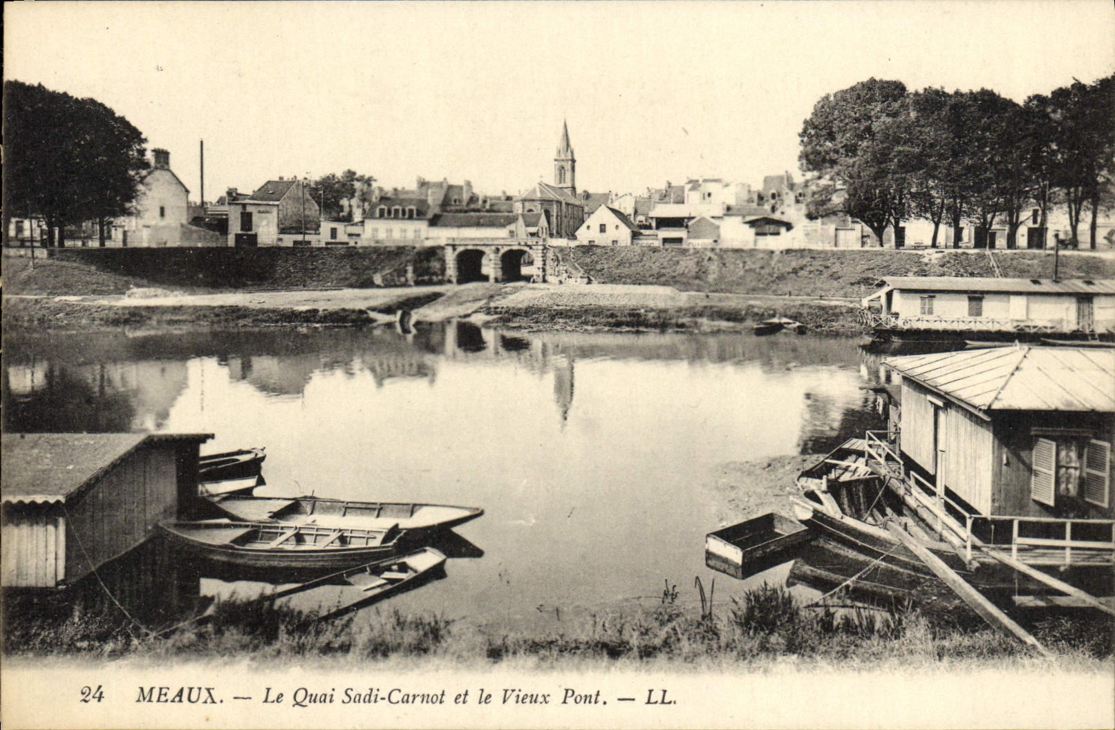 CPA Meaux Le Quai Sadi Carnot Et Le Vieux Pont