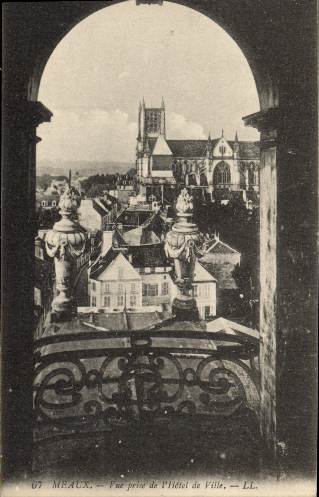 CPA Meaux Vue Prise De l'Hotel De Ville