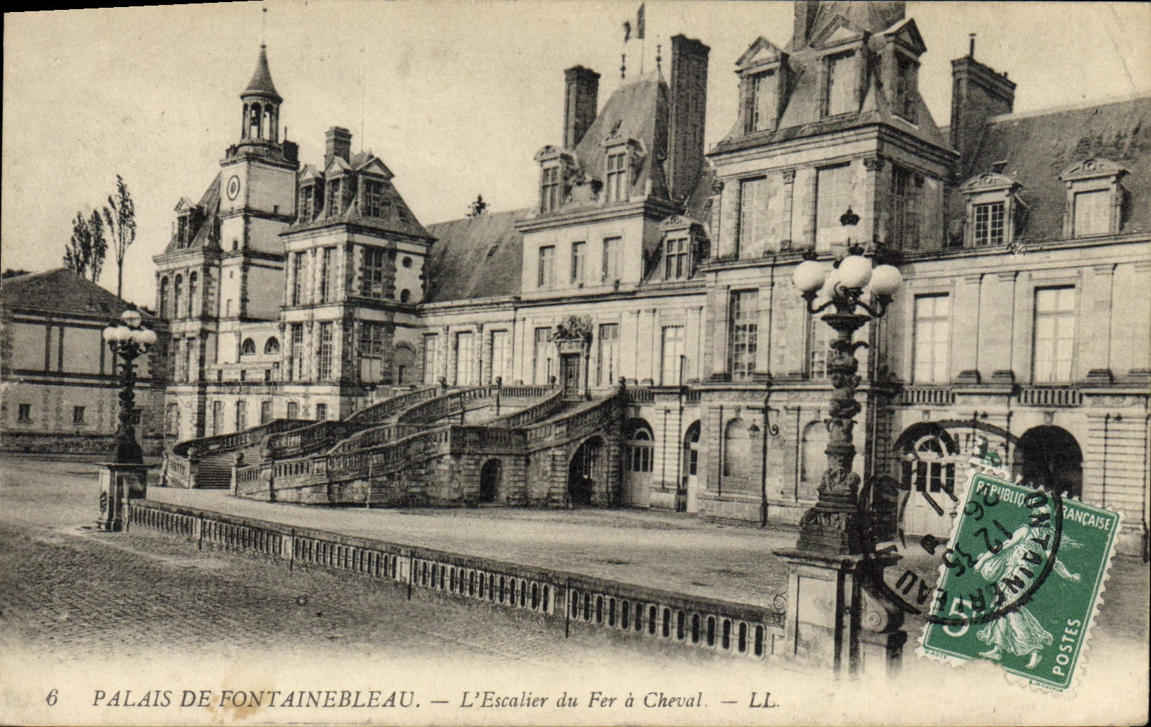 CPA Palais De Fontainebleau L'Escalier Du Fer A Cheval