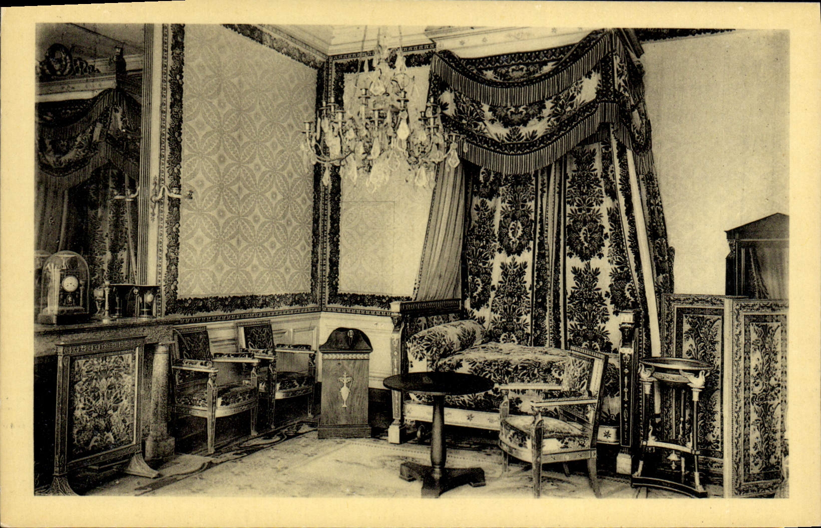 VINTAGE POSTCARD Castle De Fontainebleau the Room Of the Emperor