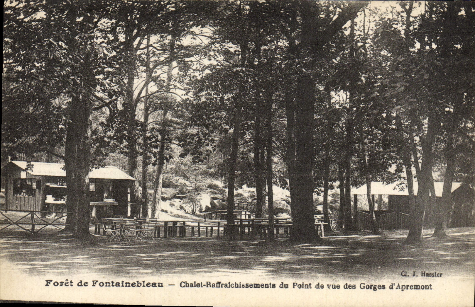 VINTAGE POSTCARD Strong De Fontainebleau Country cottage Coolings From the Point of view Of the Falls D' Apremont