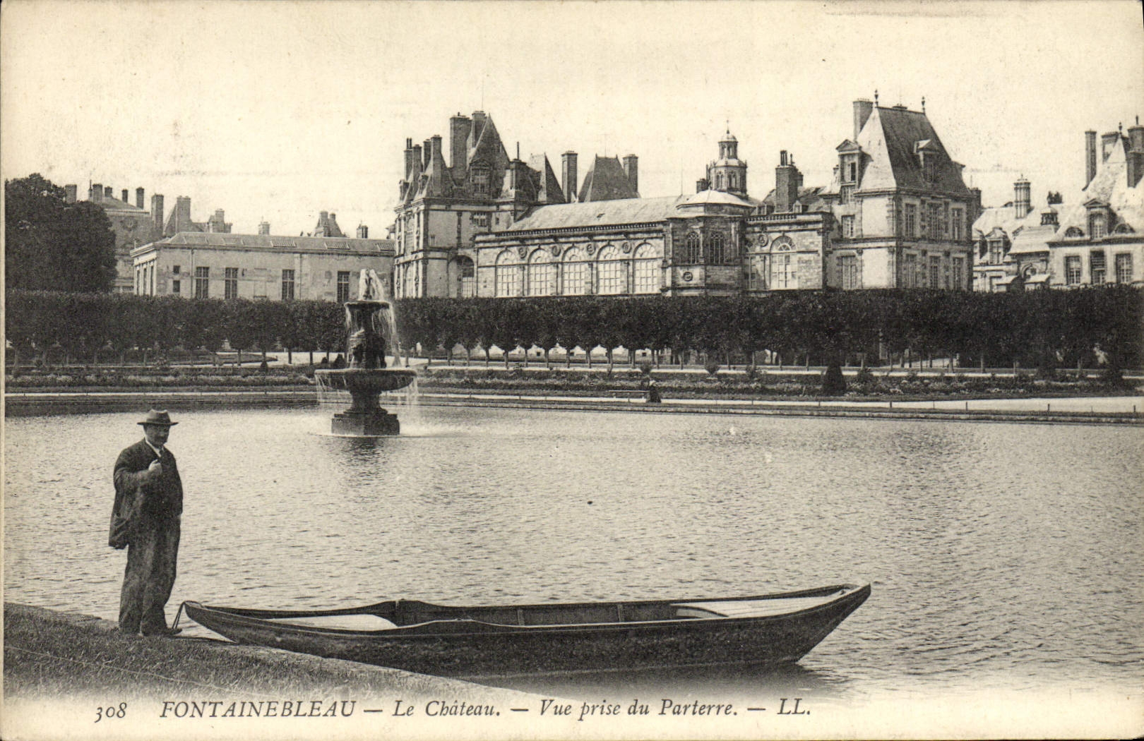 CPA Fontainebleau Le Chateau Vue Prise Du Parterre