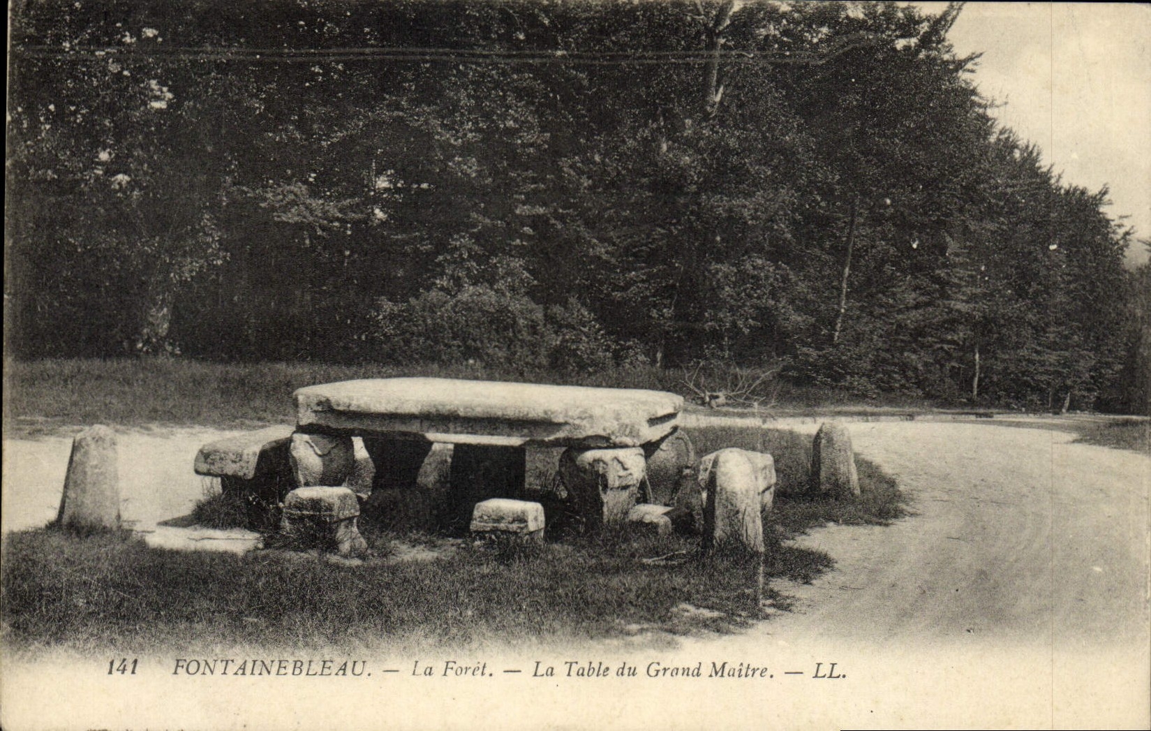 CPA Fontainebleau La Foret La Table Du Grand Maitre