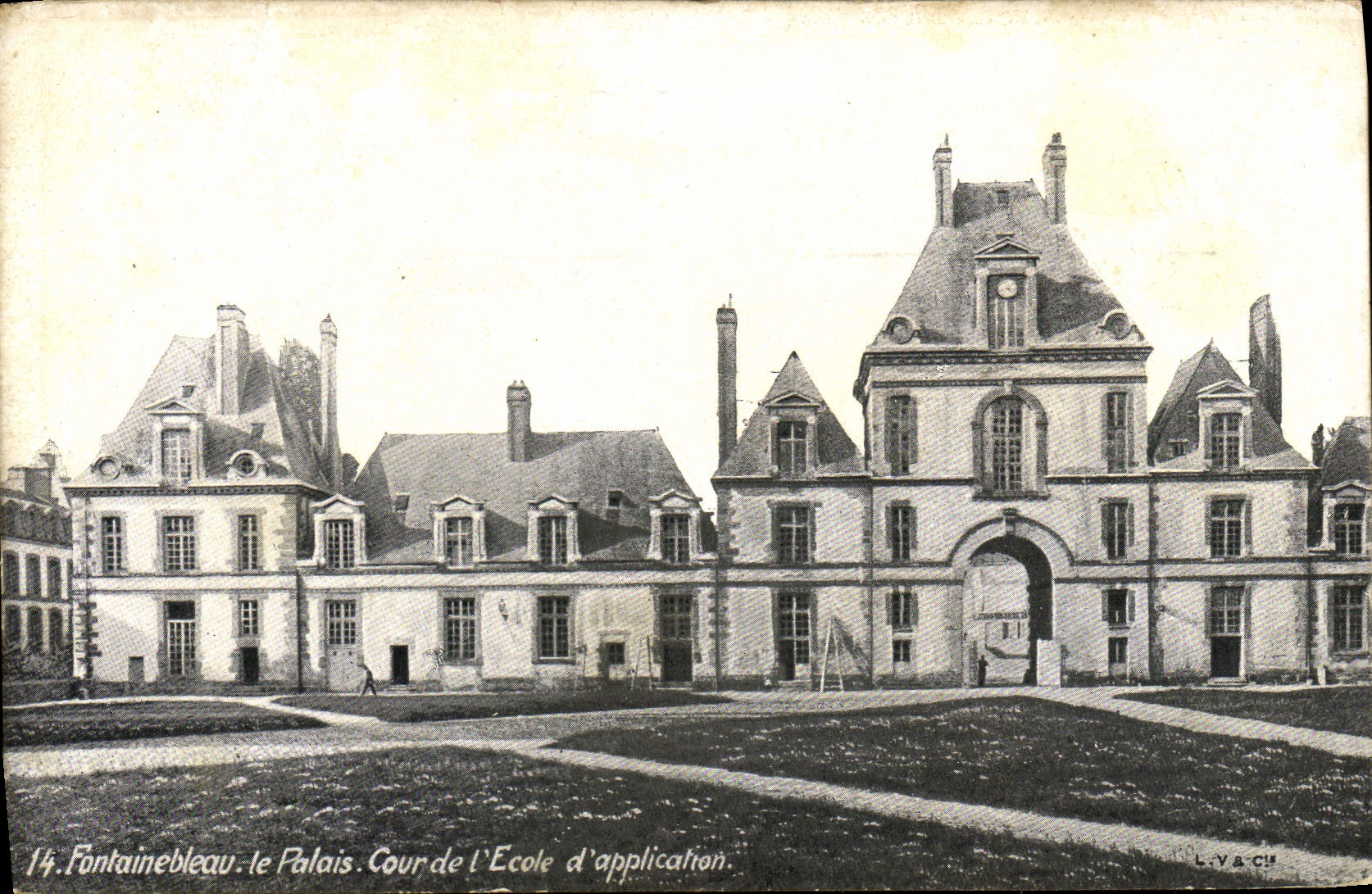 VINTAGE POSTCARD Fontainebleau the Palate Schoolyard of Application