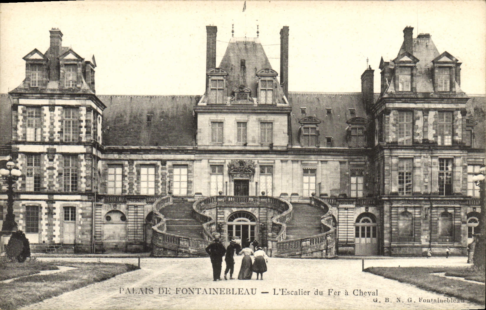 CPA Palais De Fontainebleau L'Escalier Du Fer A Cheval