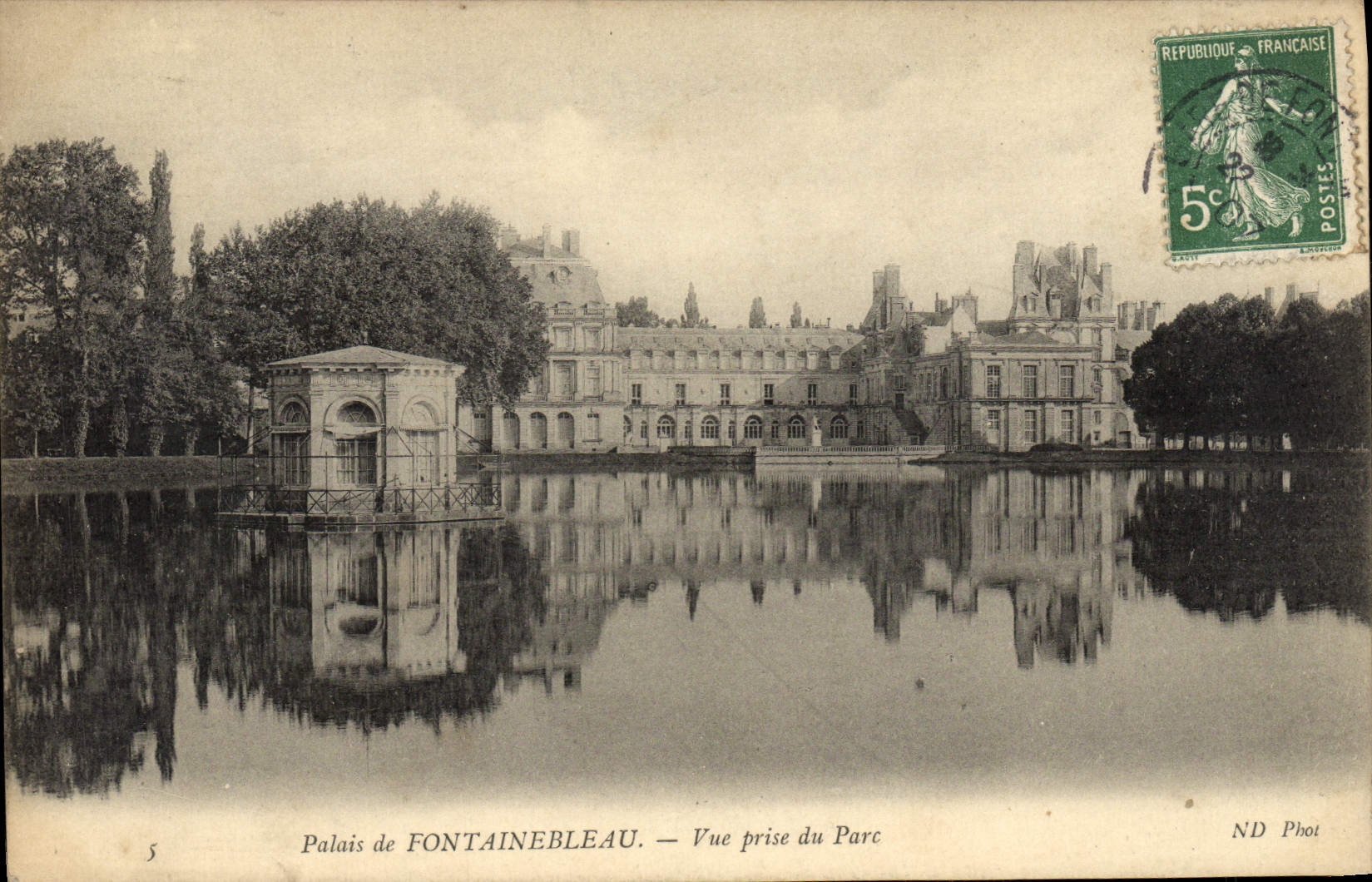 CPA Palais De Fontainebleau Vue Prise Du Parc