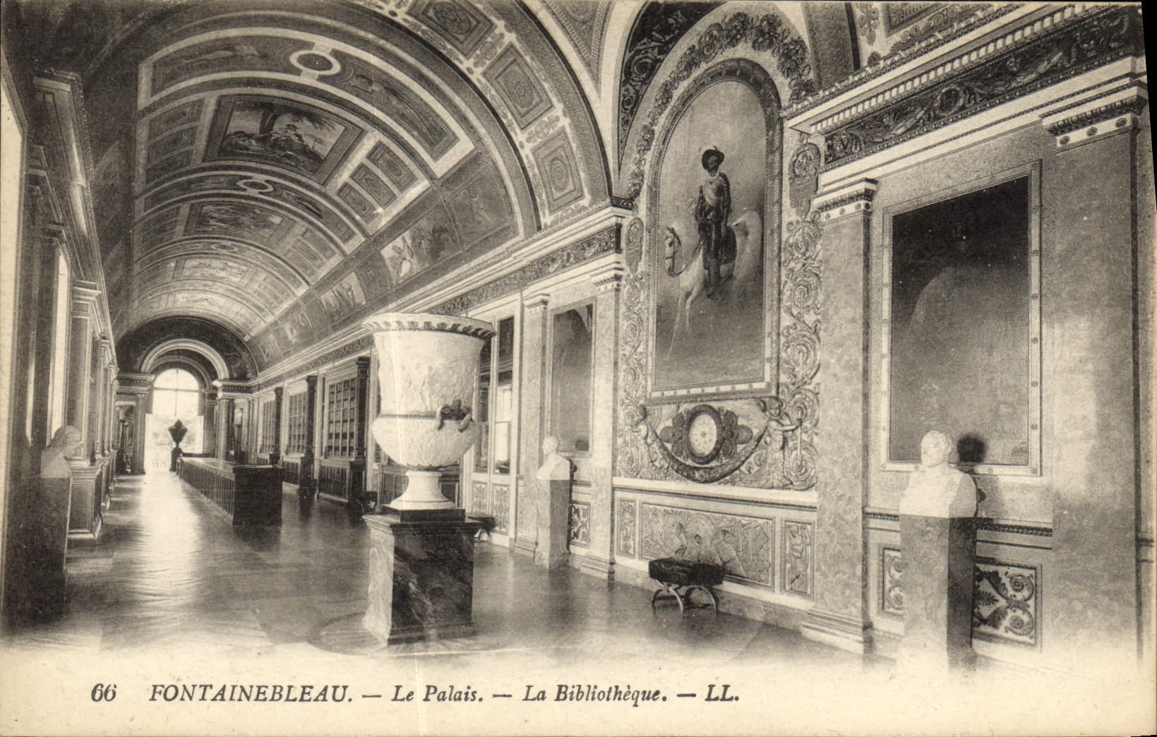 CPA Fontainebleau Le Palais La Bibliotheque