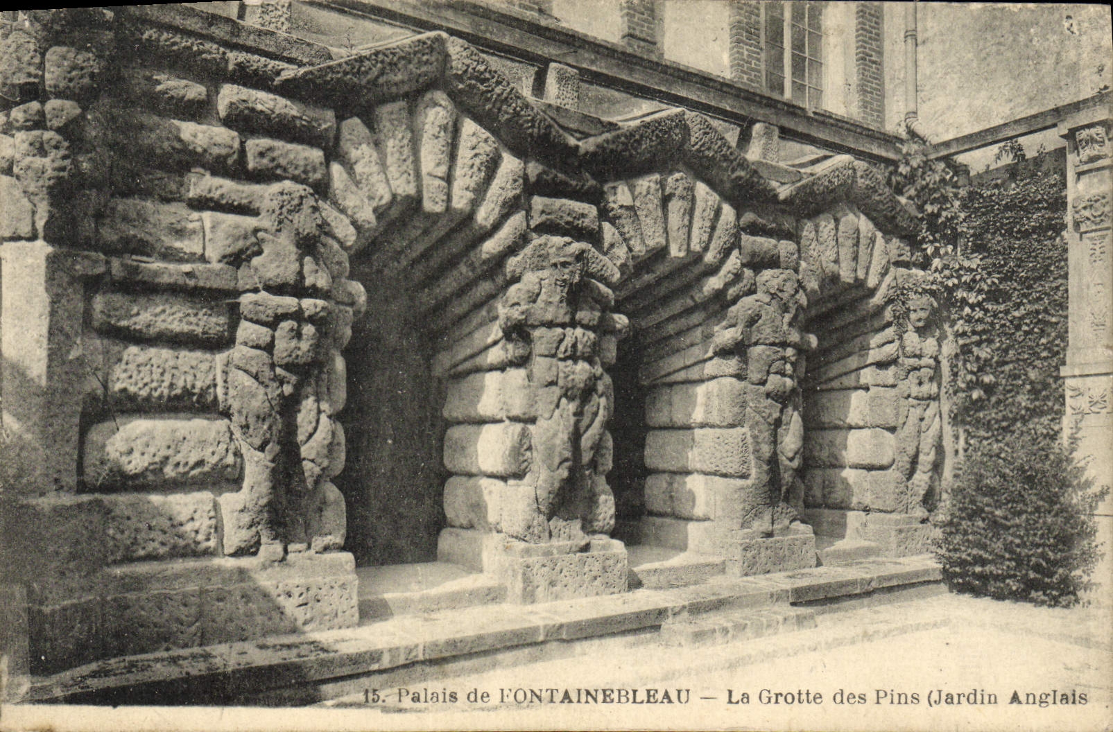 CPA Palais De Fontainebleau La Grotte Des Pins Jardin anglais