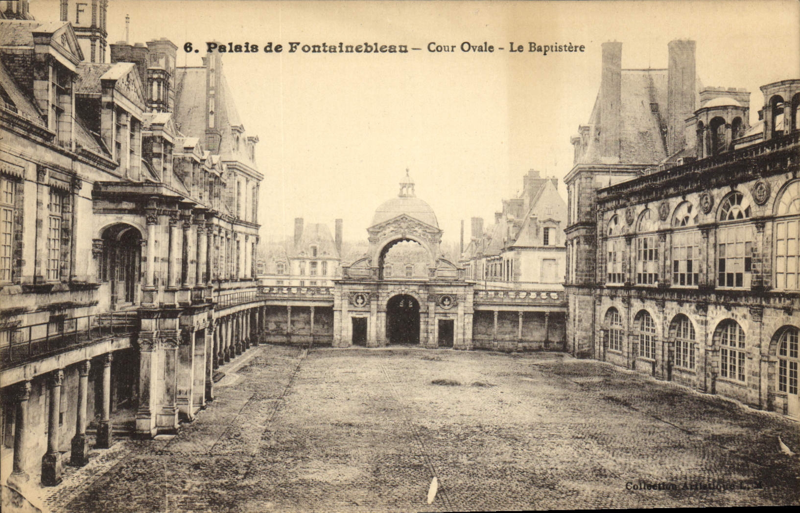 CPA Palais De Fontainebleau Cour Ovale Le Baptistere