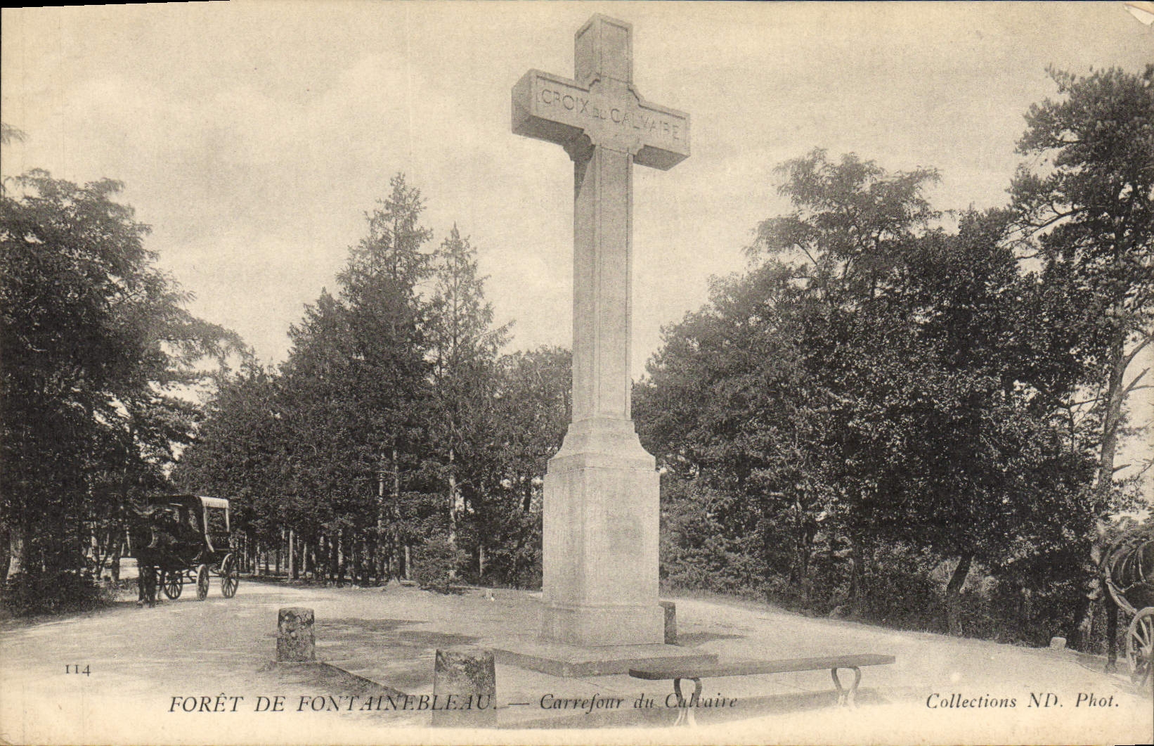 CPA Foret De Fontainebleau Carrefour Du Calvaire