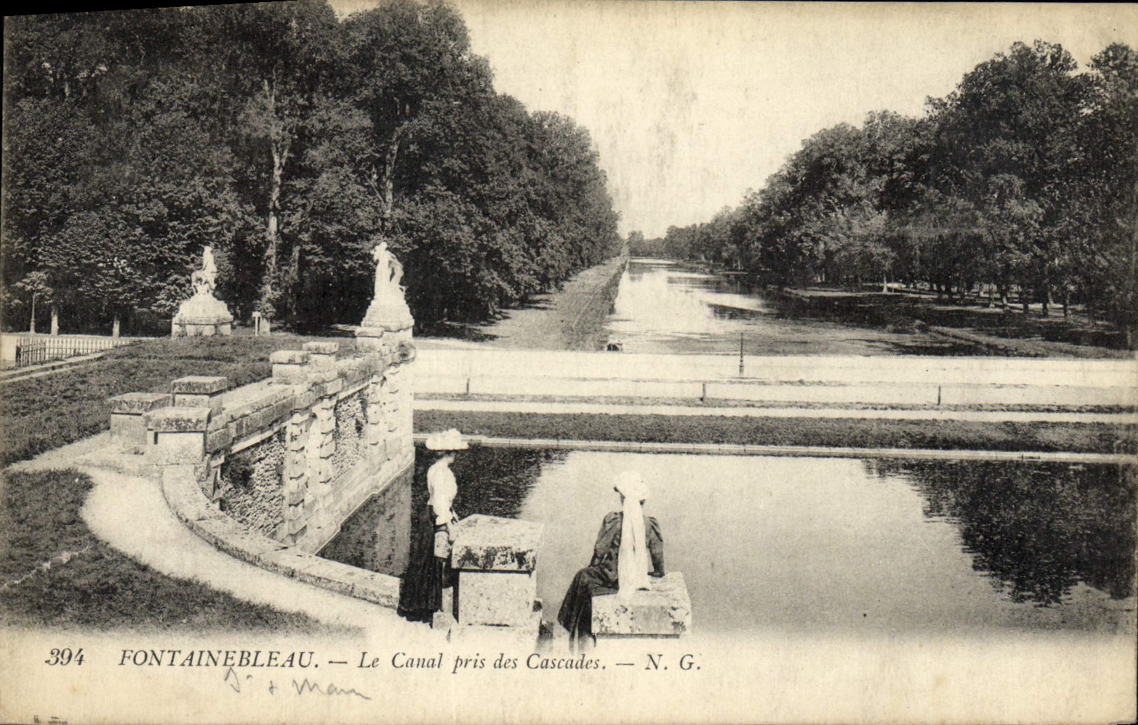 VINTAGE POSTCARD Fontainebleau the Canal Taken Of the Cascades