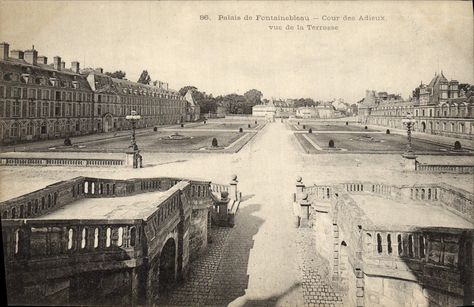 CPA Palais De Fontainebleau Cour Des Adieux Vue De La Terrasse