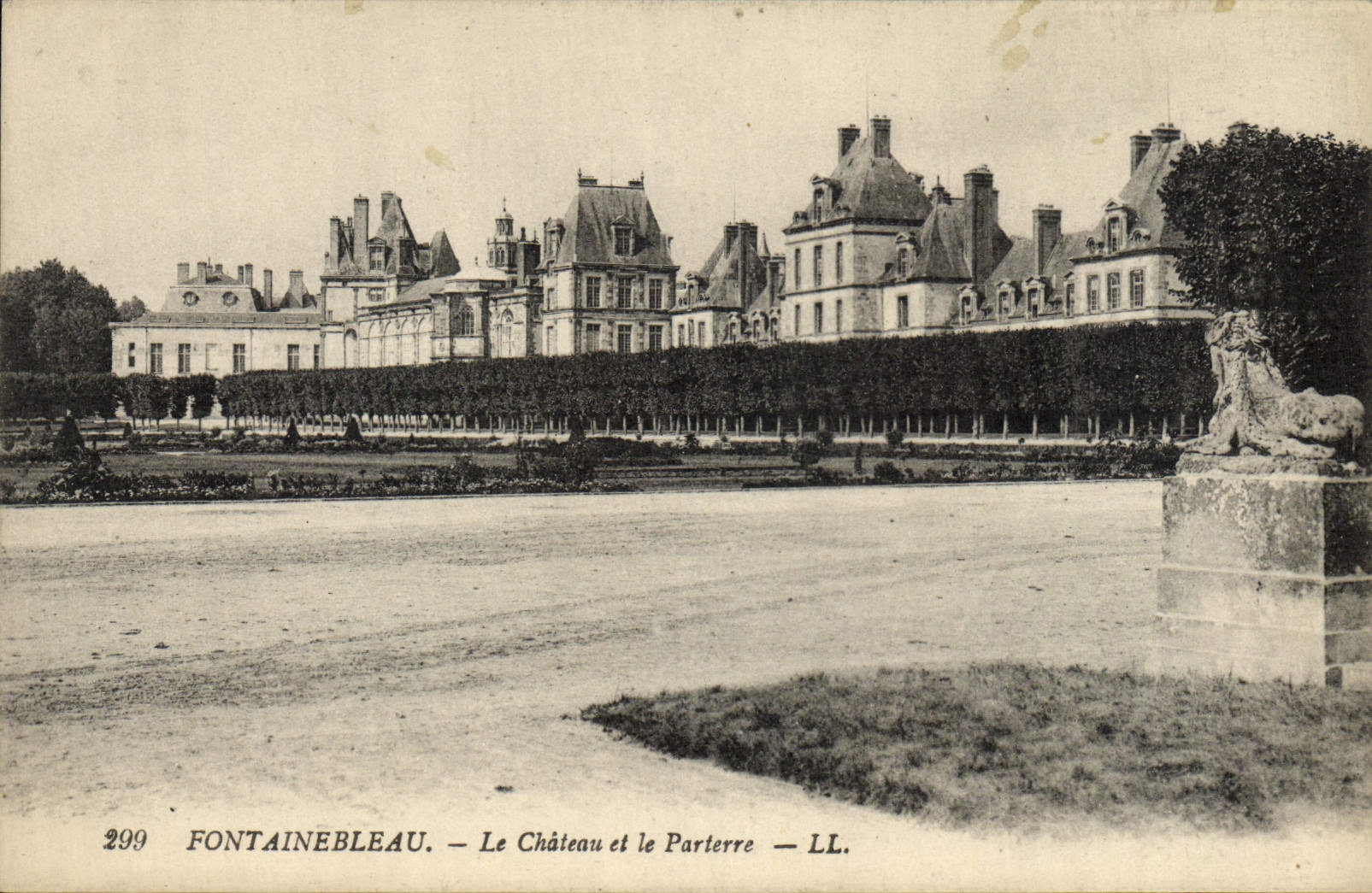 CPA Fontainebleau Le Chateau Et Le Parterre