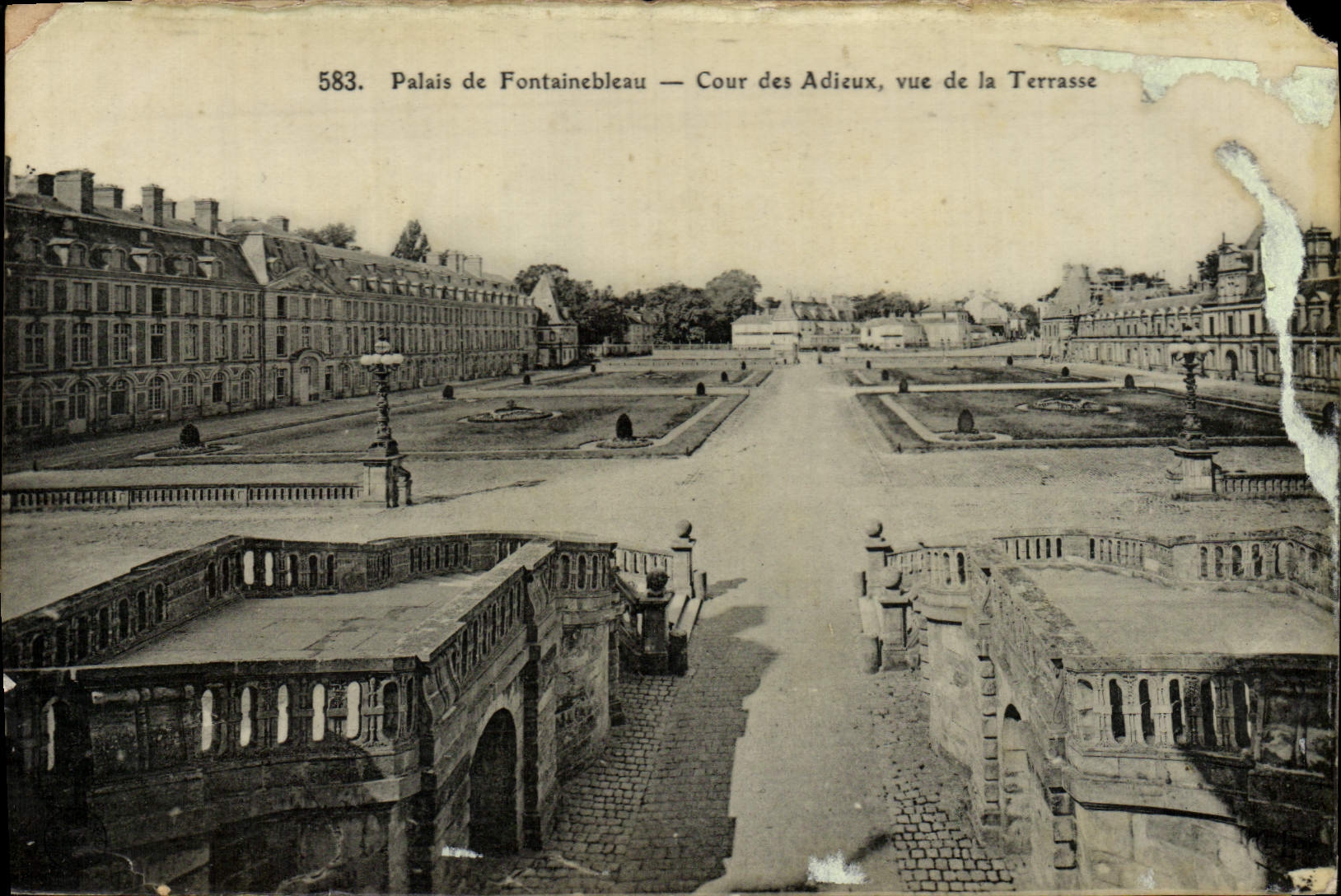 CPA Palais De Fontainebleau Cour Des Adieux Vue De La Terrasse