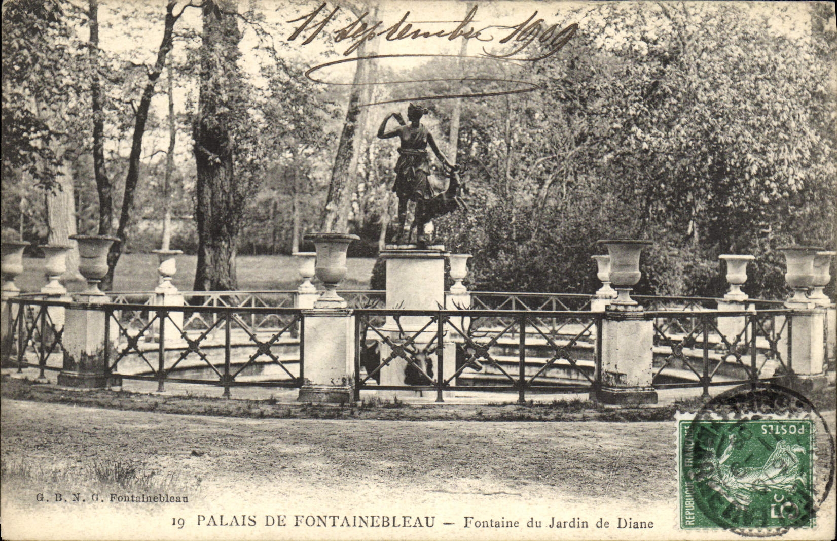 CPA Palais De Fontainebleau Fontaine Du Jardin De Diane
