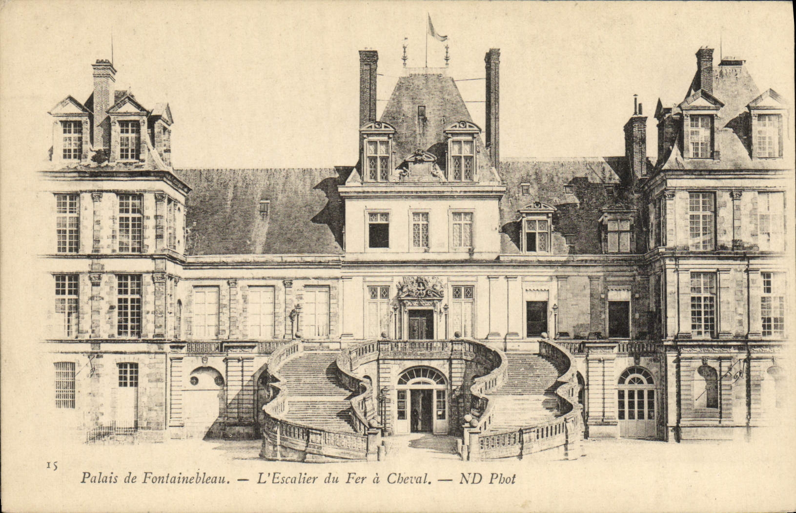 CPA Palais De Fontainebleau L'Escalier Du Fer A Cheval