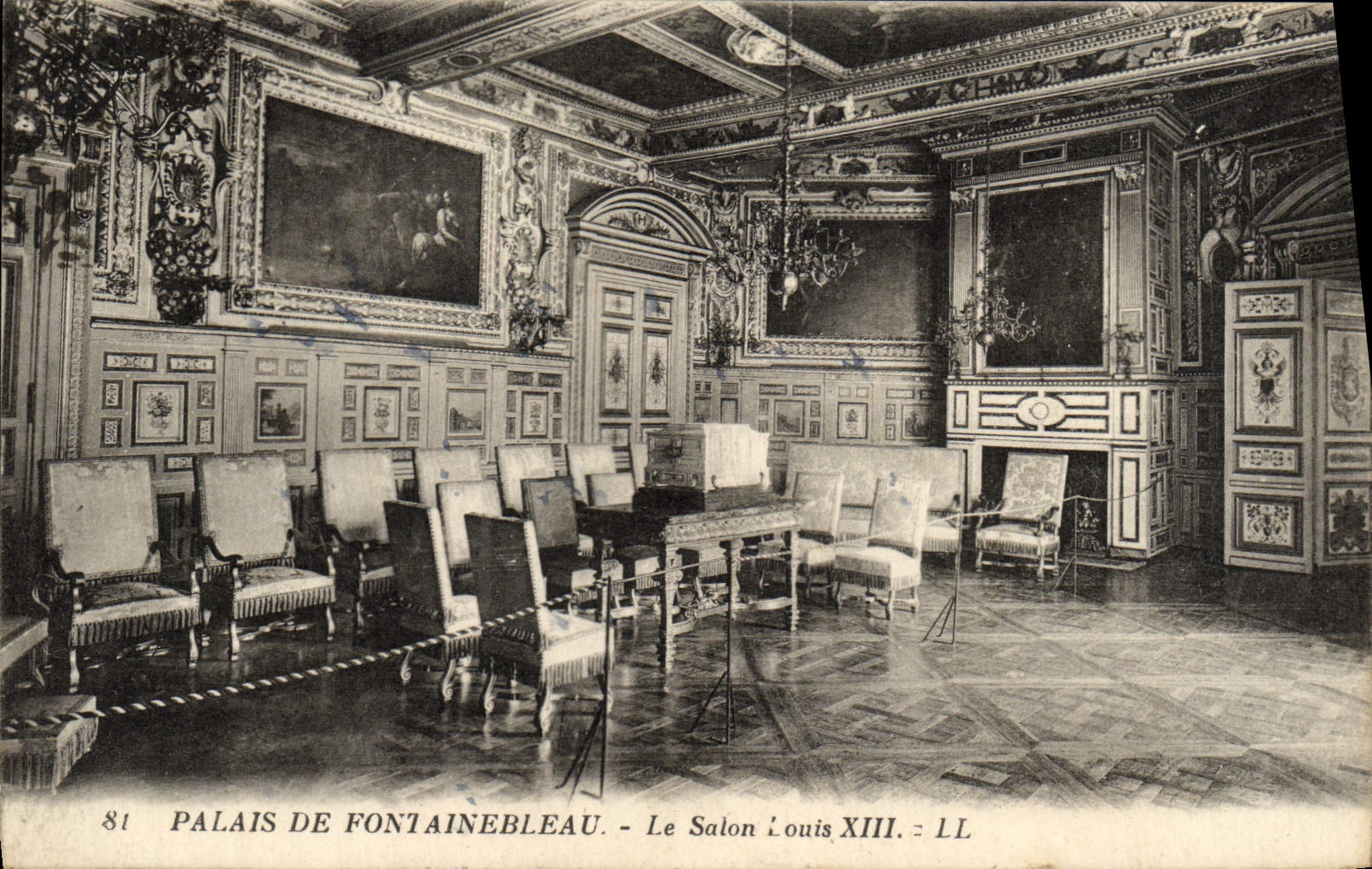 VINTAGE POSTCARD Drill of Fontainebleau the Living room Louis XIII