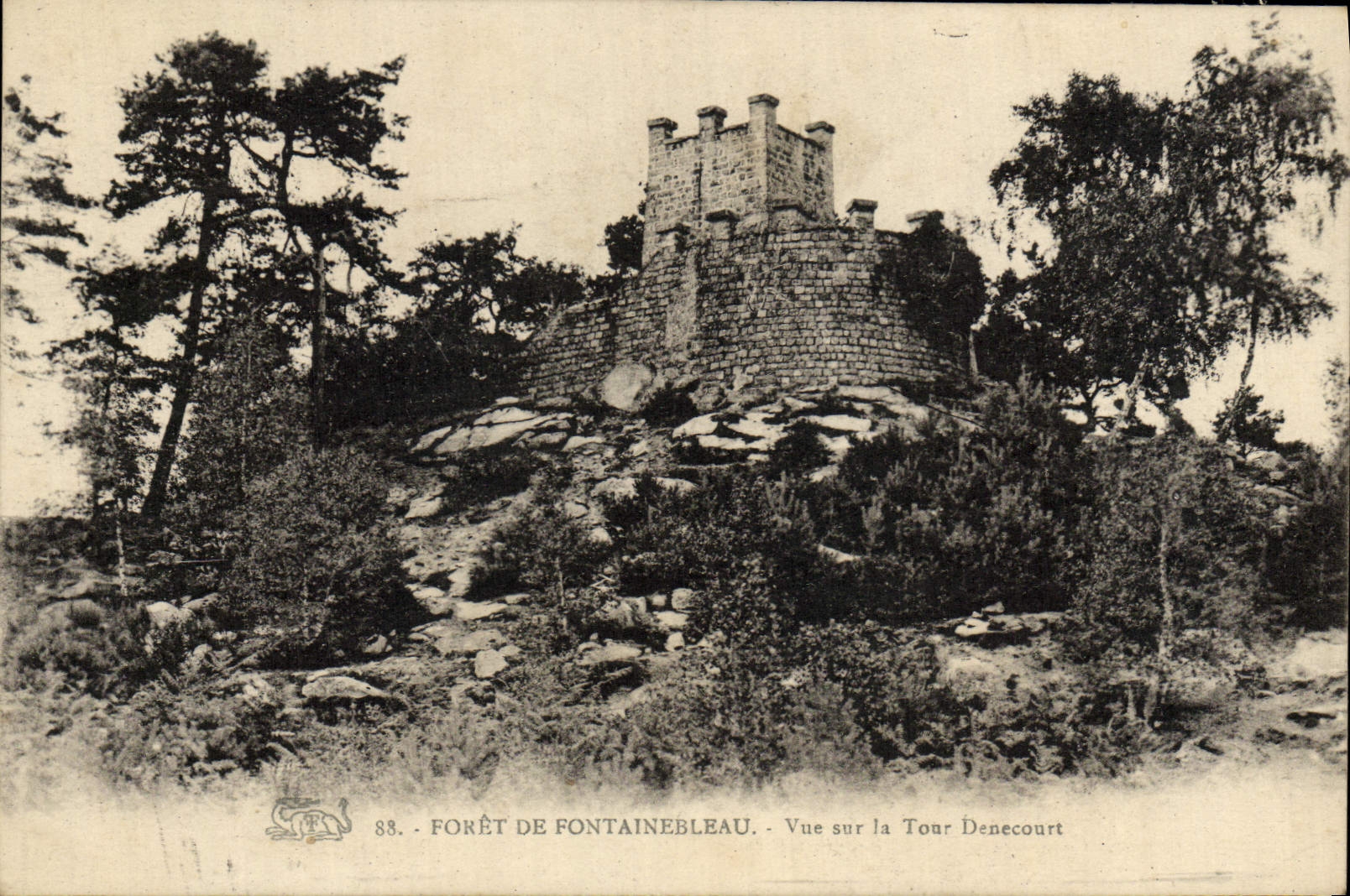 VINTAGE POSTCARD Drill of Fontainebleau Seen On the Denecourt Lathe