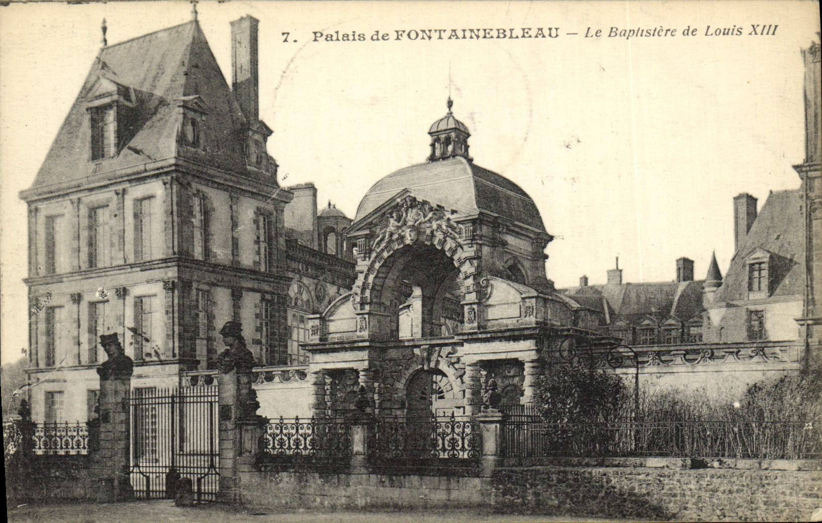 CPA Palais De Fontainebleau Le Baplistere De Louis XIII