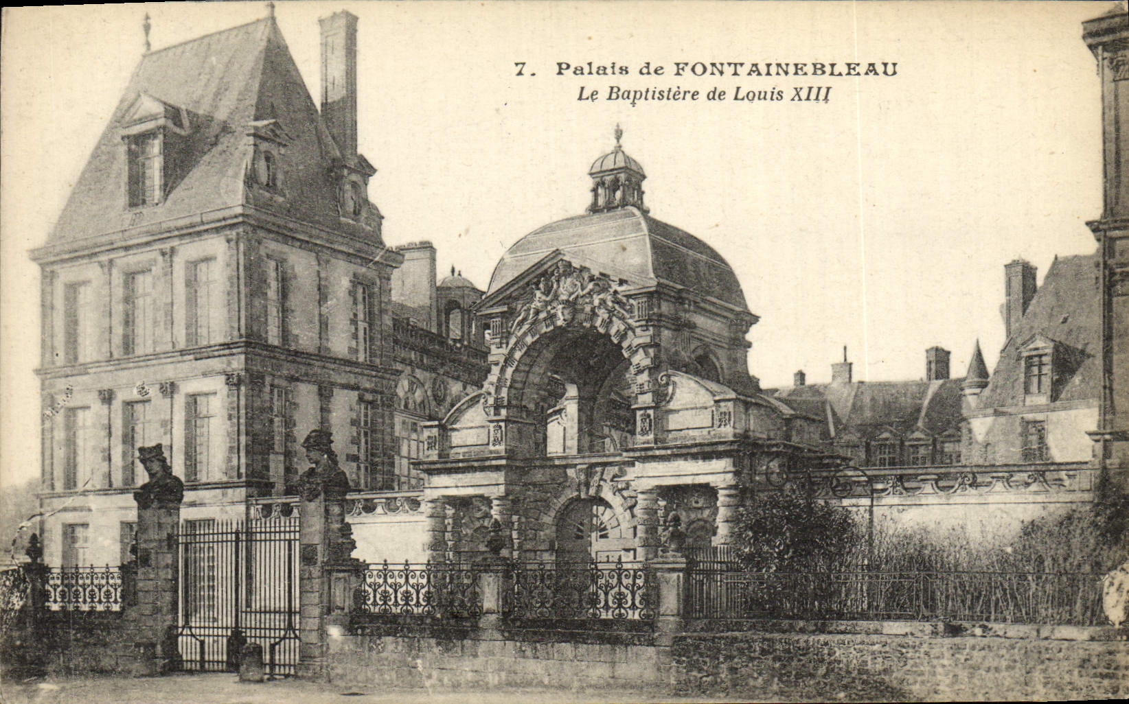 CPA Palais De Fontainebleau Le Baptistere De Louis XIII