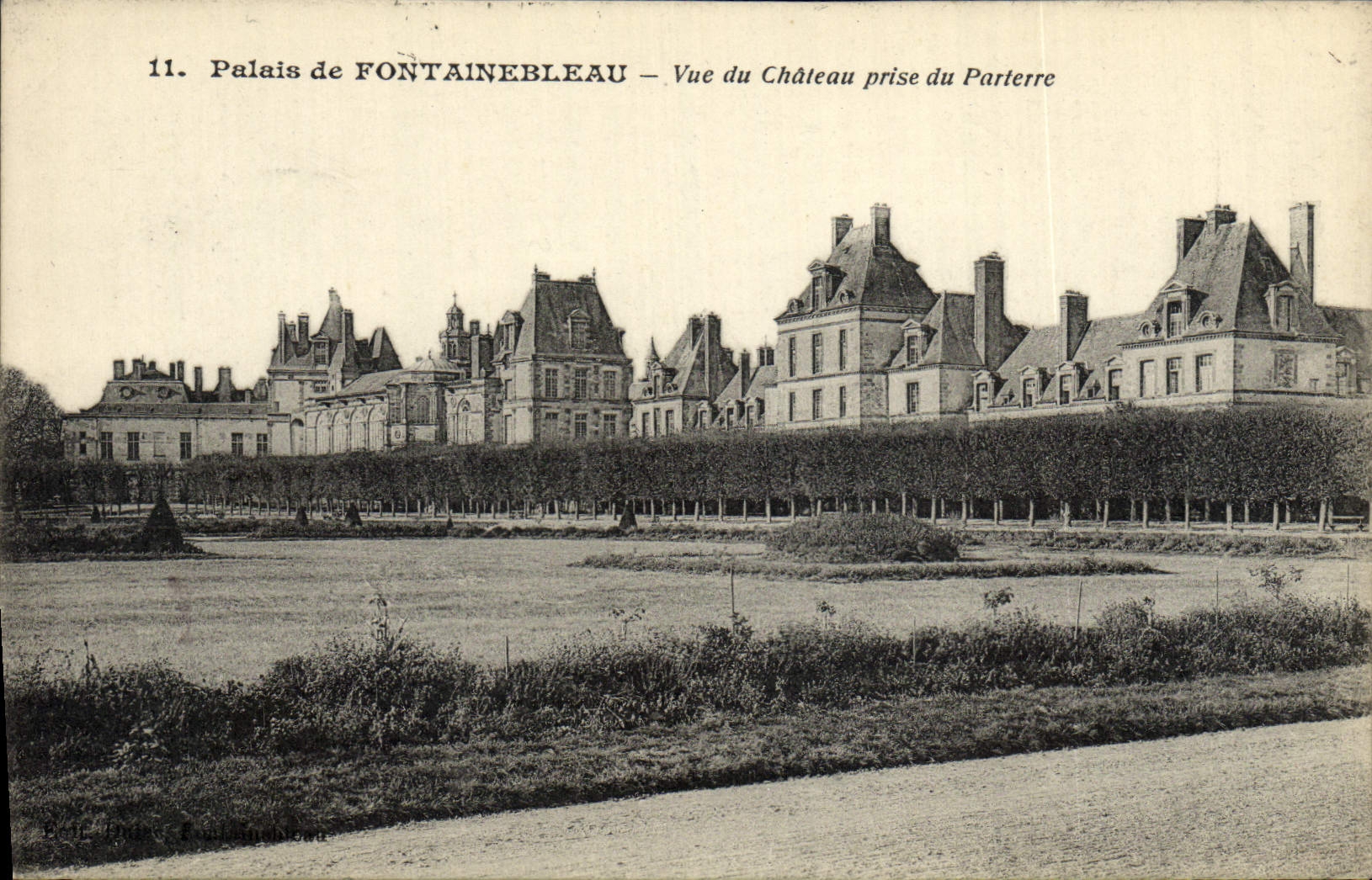 CPA Palais De Fontainebleau Vue u Chateau Prise Du Parterre