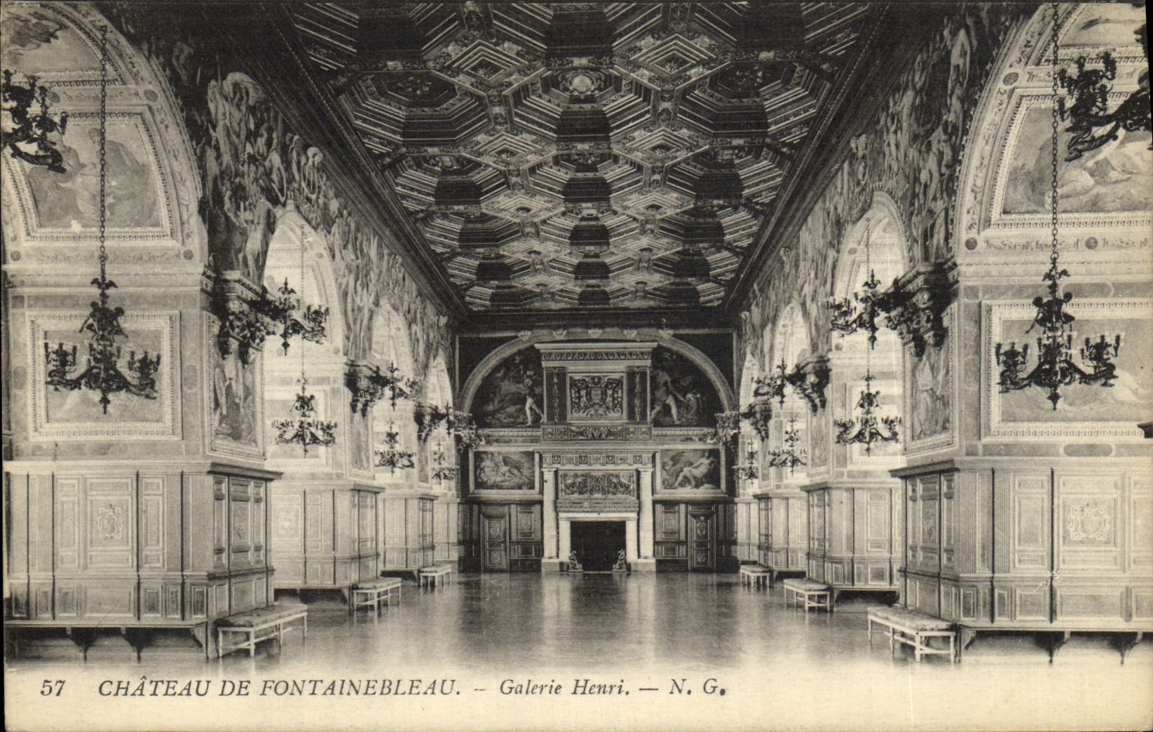 VINTAGE POSTCARD Castle De Fontainebleau Henri Gallery