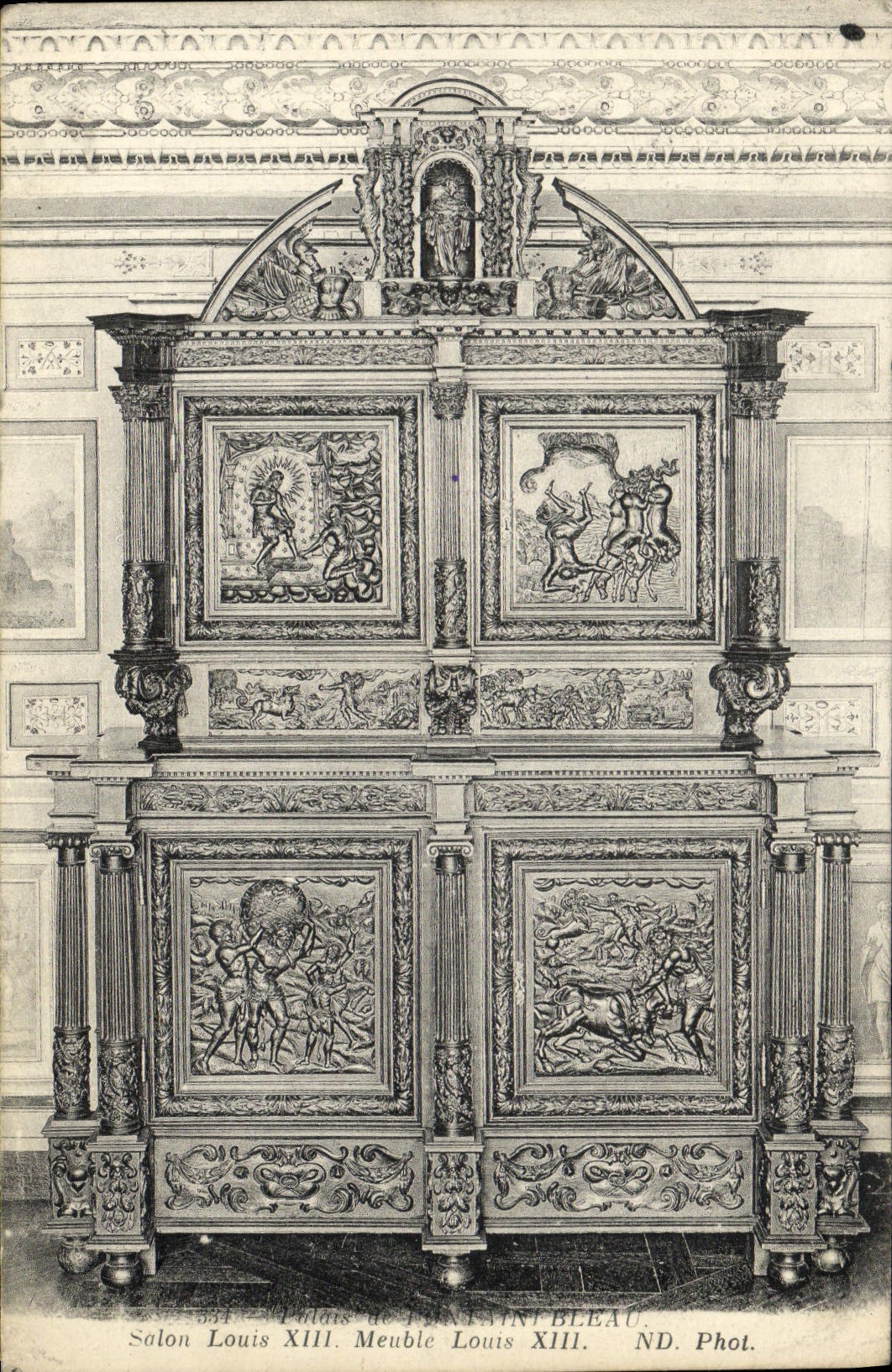 VINTAGE POSTCARD Castle De Fontainebleau Living room Louis XIII Piece of furniture Louis XIII