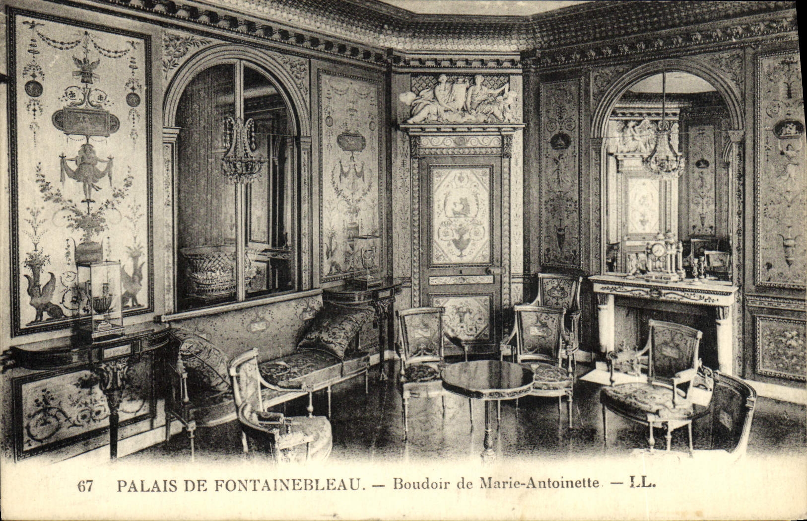VINTAGE POSTCARD Palate De Fontainebleau Boudoir Of Marie Antoinettte