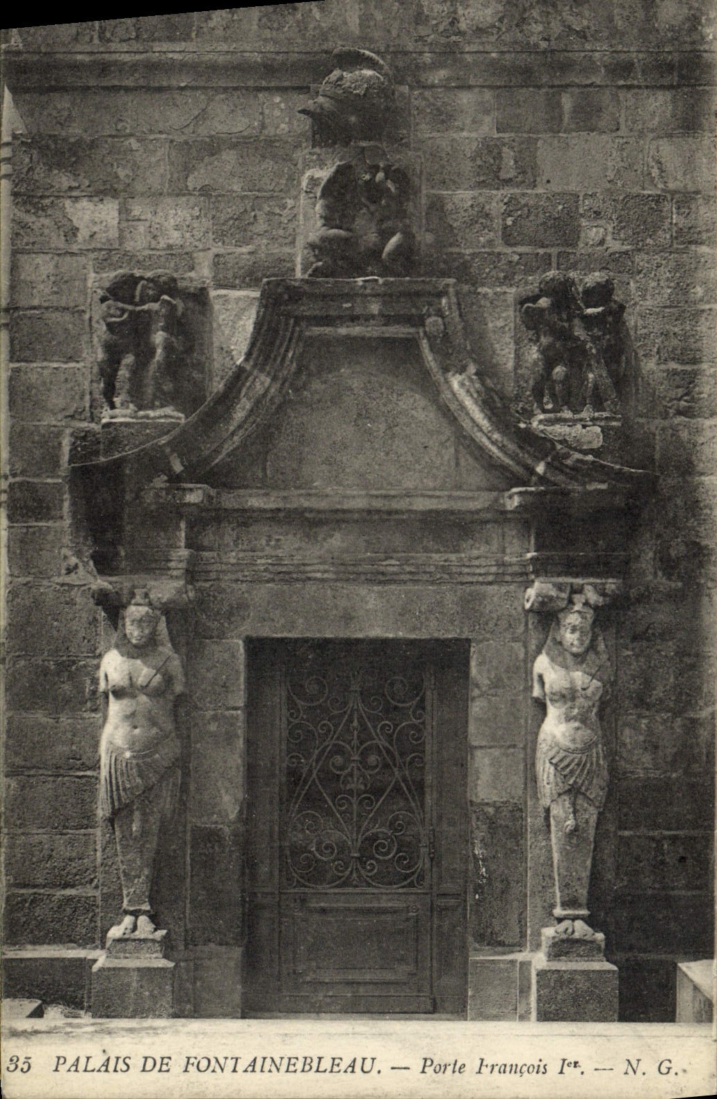 VINTAGE POSTCARD Palais De Fontainebleau Carries François 1st