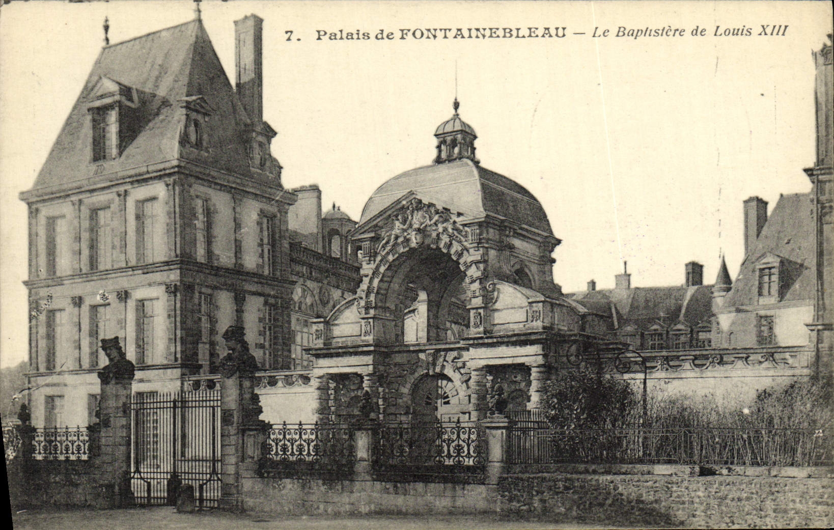 CPA Palais De Fontainebleau Le Baplistere De Louis XIII