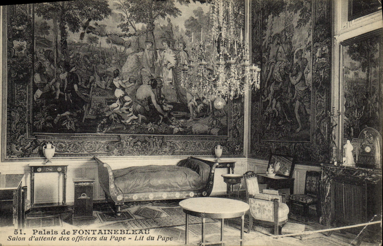 VINTAGE POSTCARD Palais De Fontainebleau Waiting room of the officers of the pope Reads of the pope