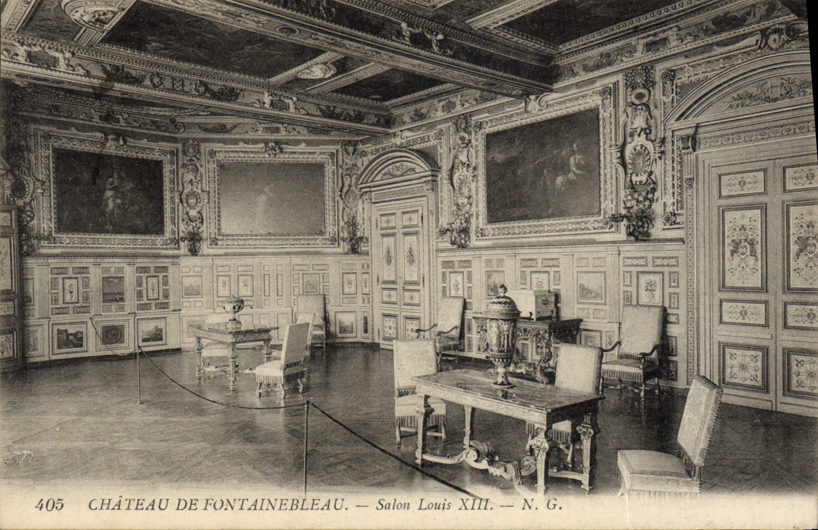 VINTAGE POSTCARD Castle De Fontainebleau Living room Louis XIII