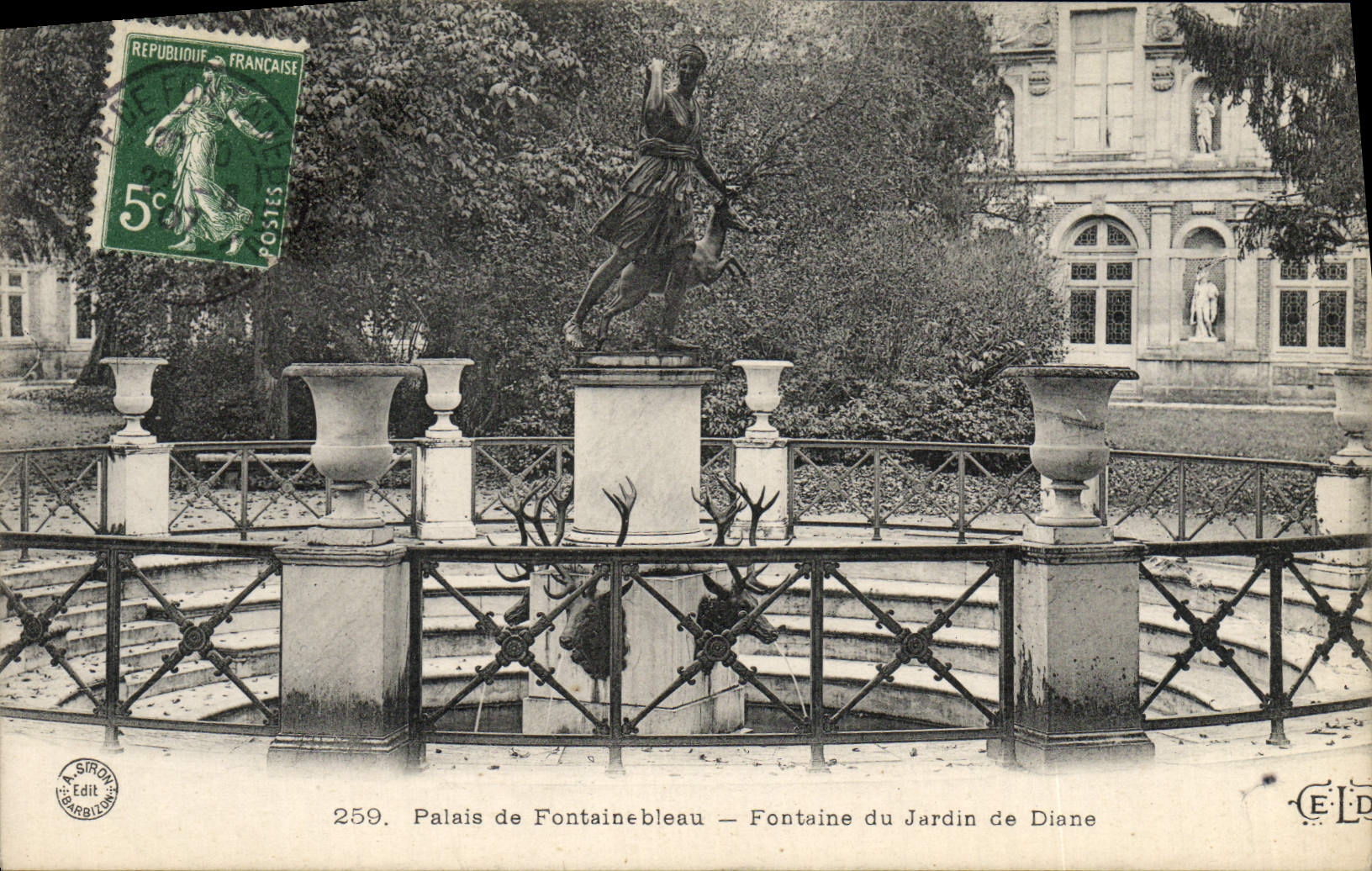 CPA Palais De Fontainebleau Fontaine Du Jardin De Diane