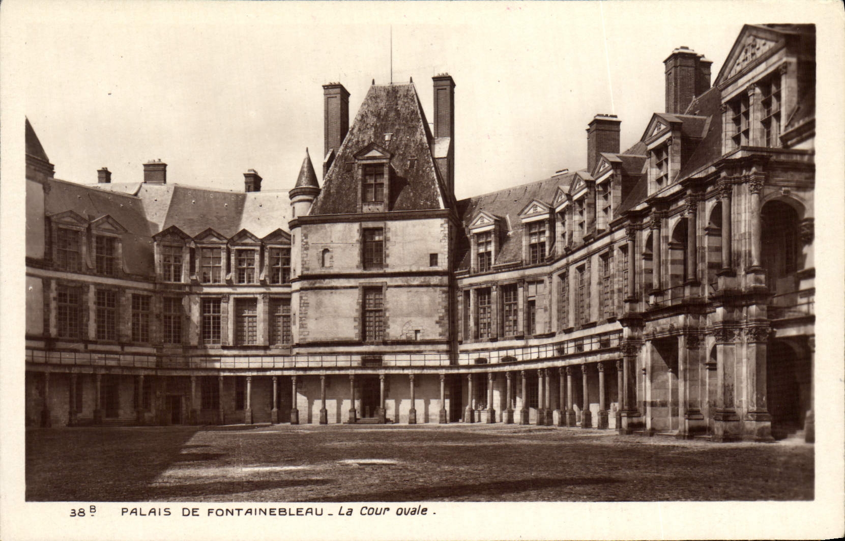 CPA Palais De Fontainebleau La Cour Ovale