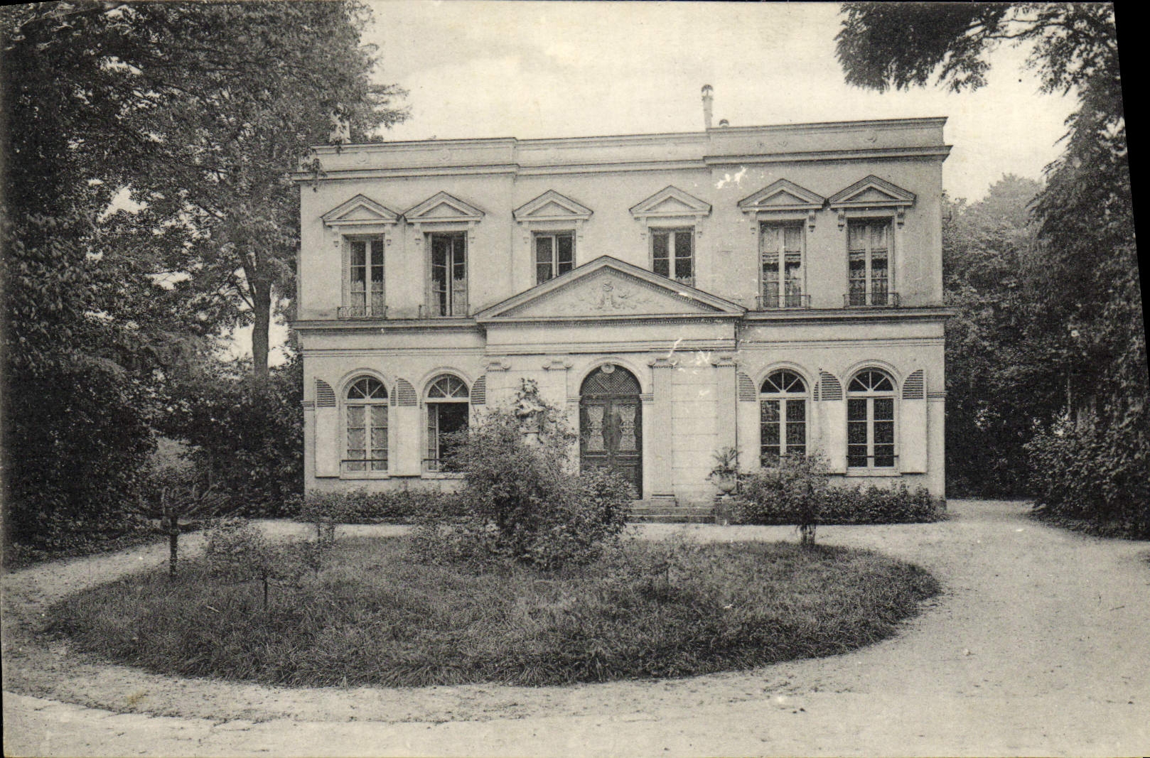 VINTAGE POSTCARD Villa François Desportes Convalescent home And Chailly Holiday Out of Beer